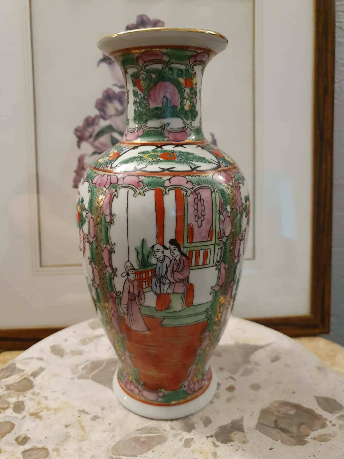 Vaso em porcelana chinesa esmaltada padrão Família Rosa, decoração Mandarim. Lindo e impecável!