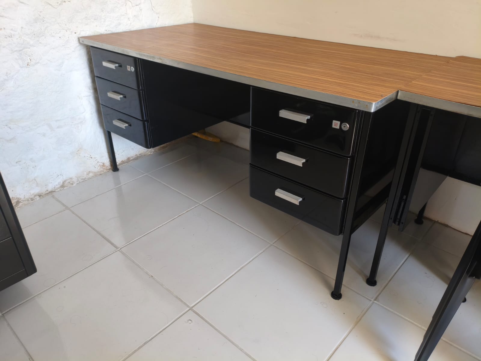 Escrivaninha Industrial de aço 6 gavetas datada entre 1940 a 1950 restaurada c/ pintura automotiva em preto