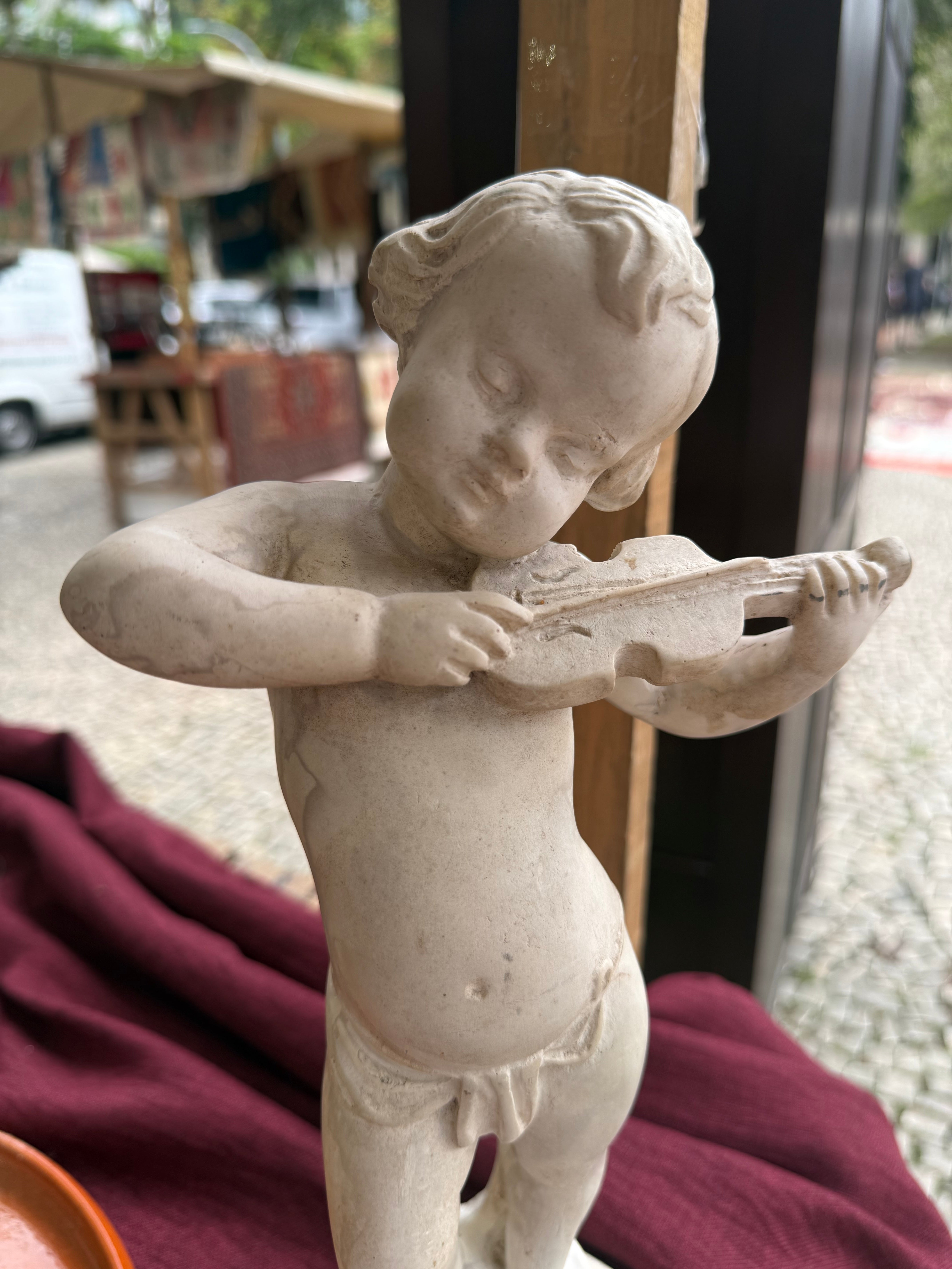Escultura Menino Violinista em Pó de Mármore