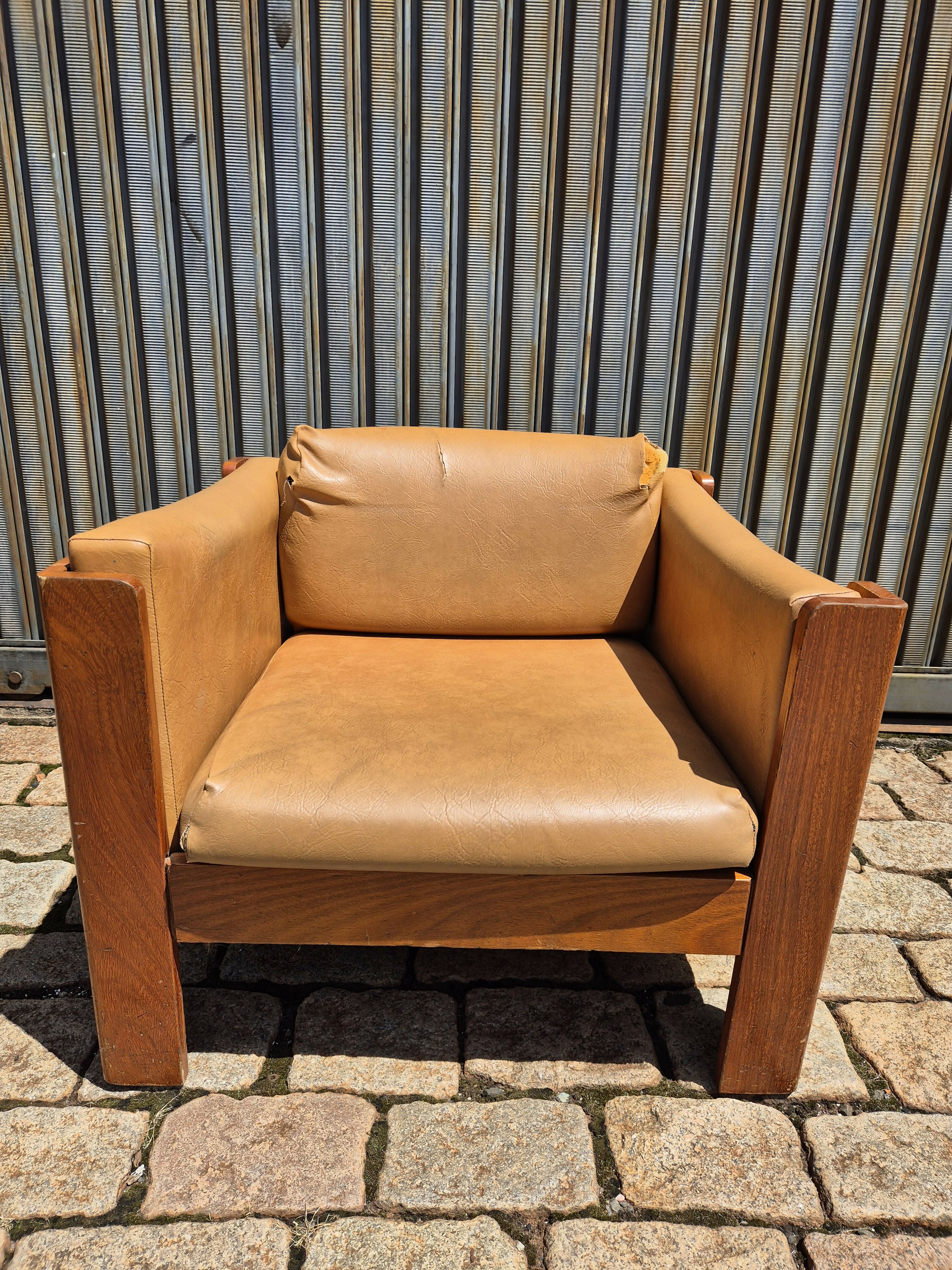 Poltrona Modernista em Freijó - anos 70