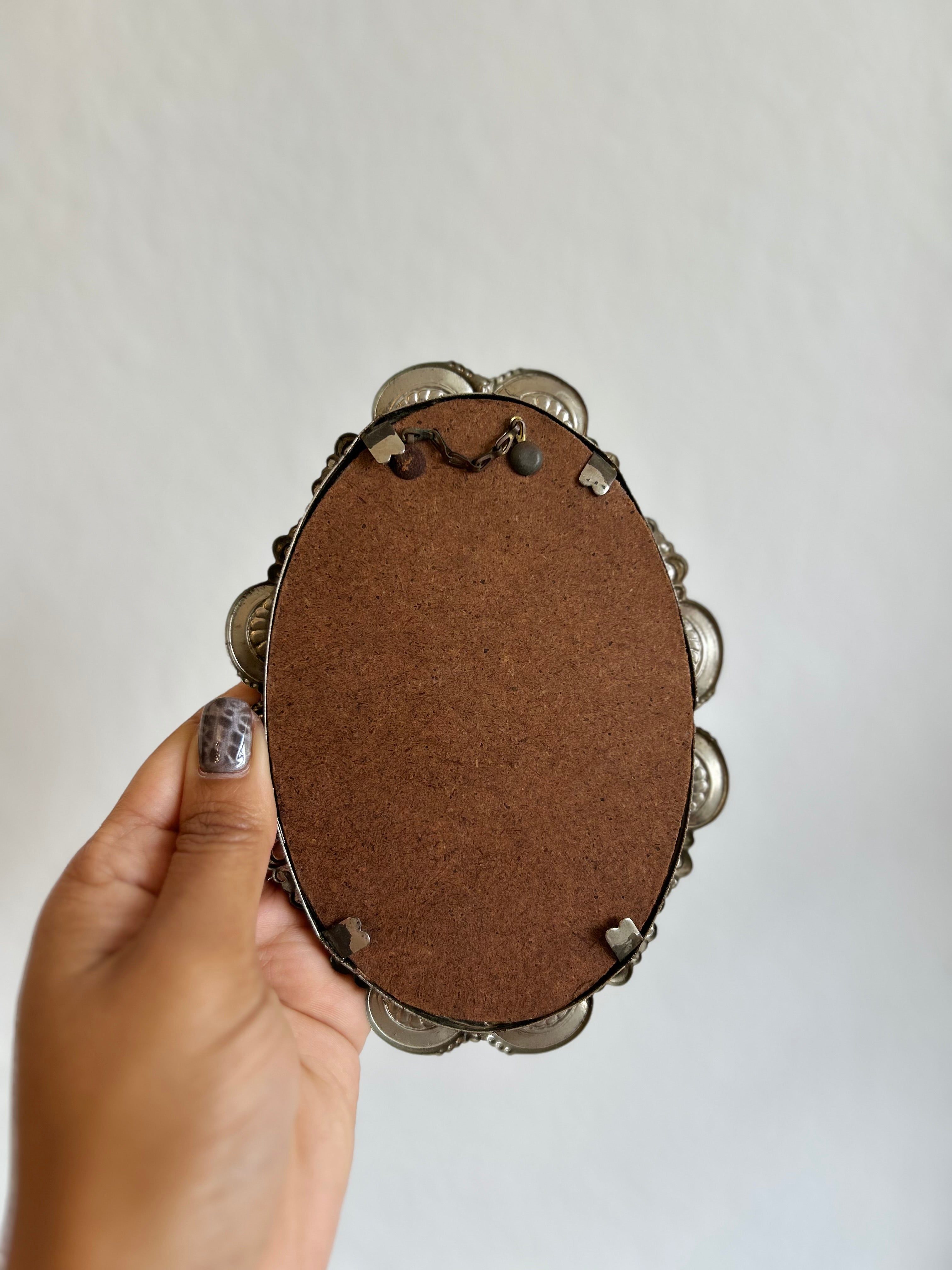 Porta-retrato Vintage Oval em Metal Trabalhado