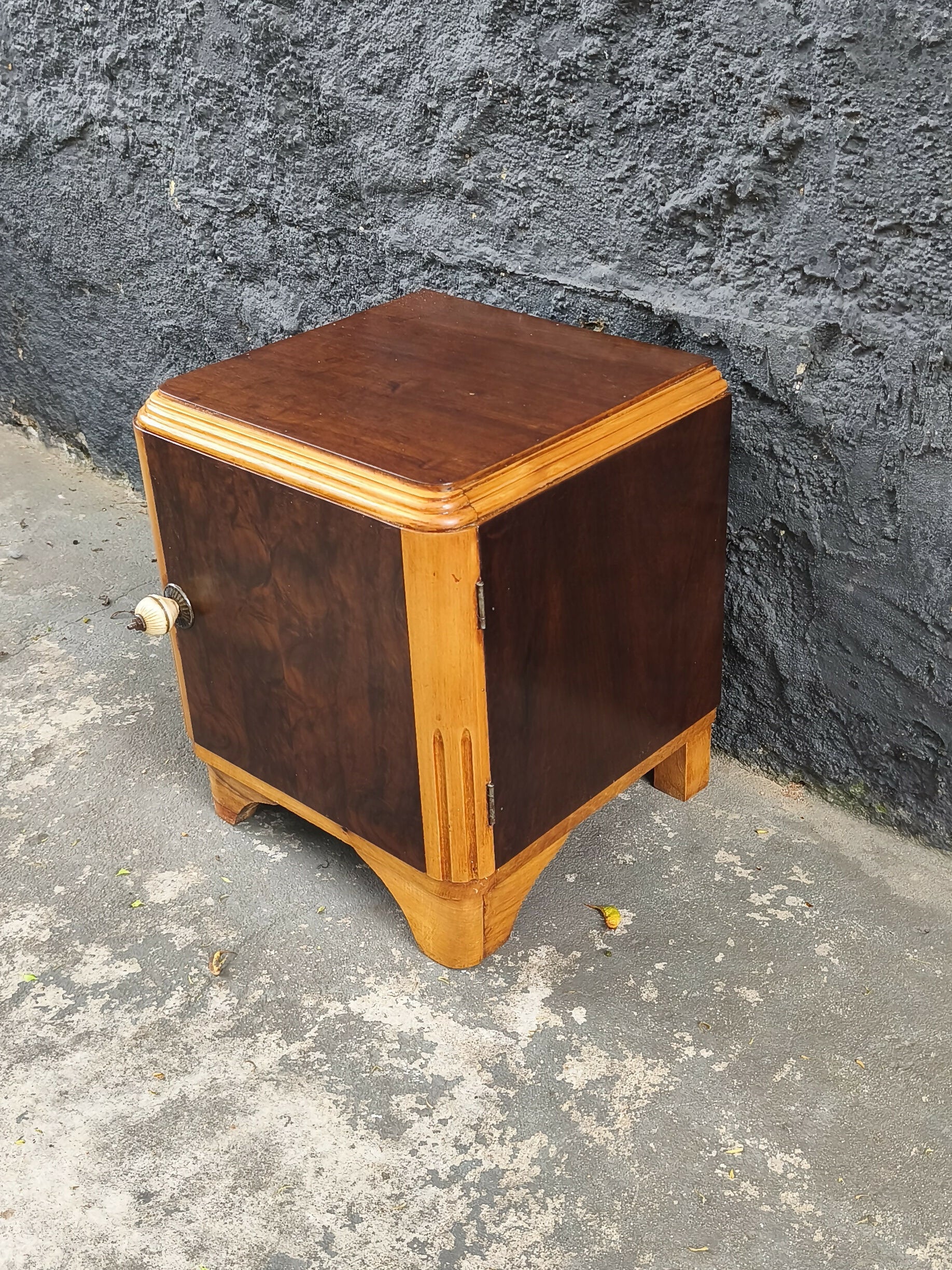 Mesa de cabeceira ou auxiliar estilo Art Déco