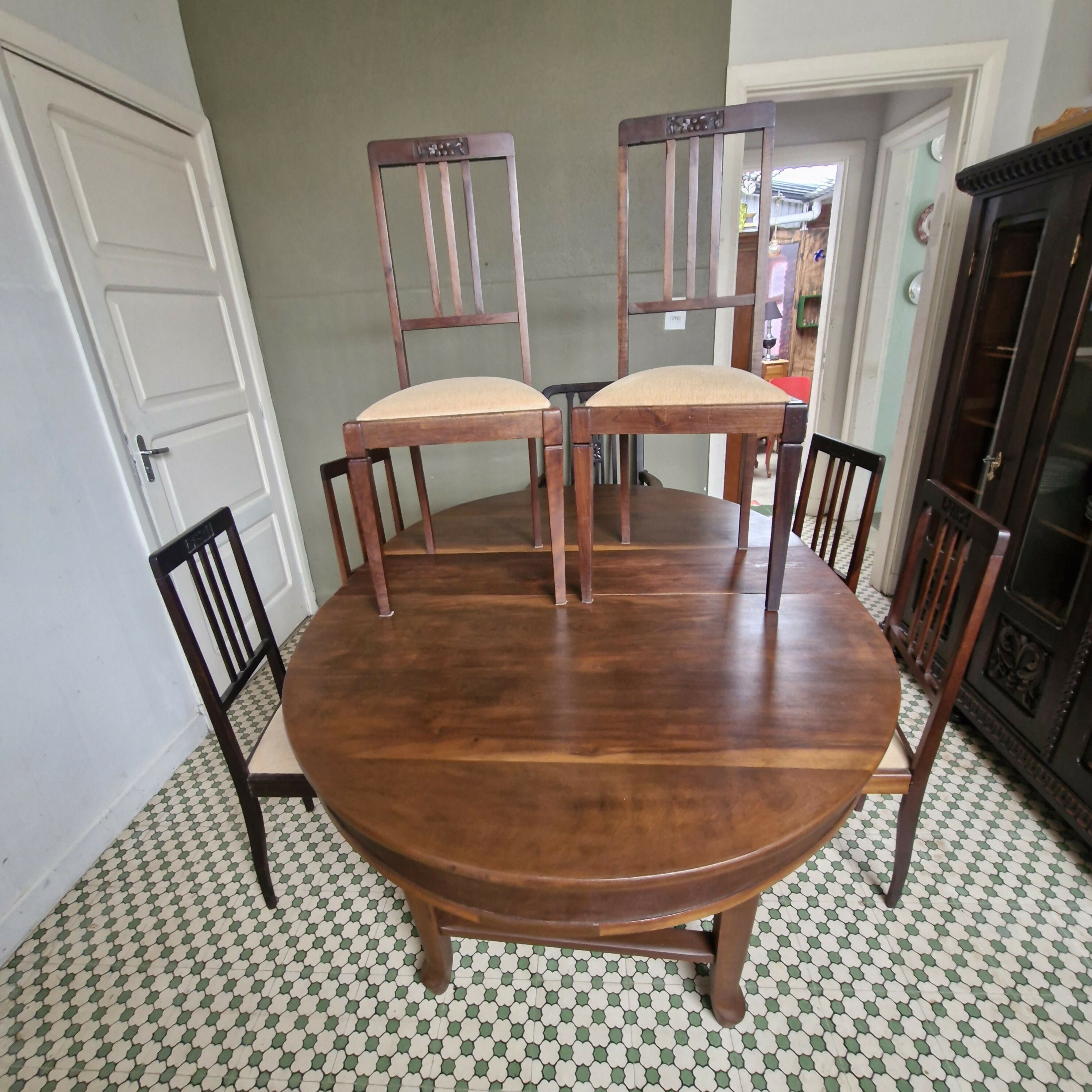 Jogo de Jantar Art Deco com mesa oval e 8 cadeiras