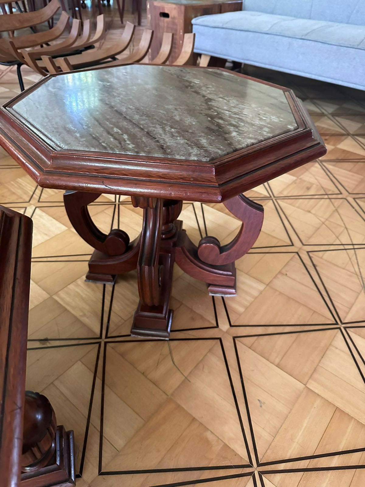 Mesa de centro e mesinha lateral com mármore