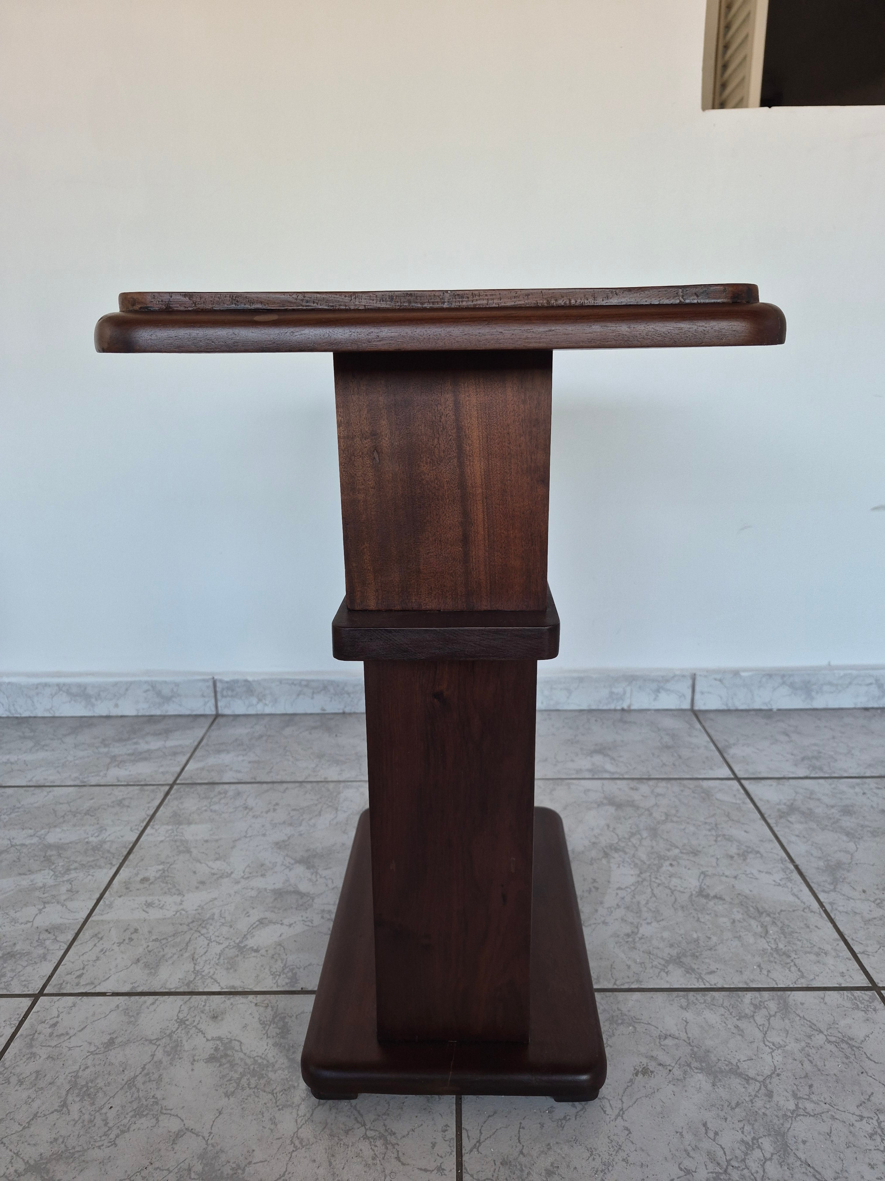 Mesa auxiliar Art Decó com tampo retangular 