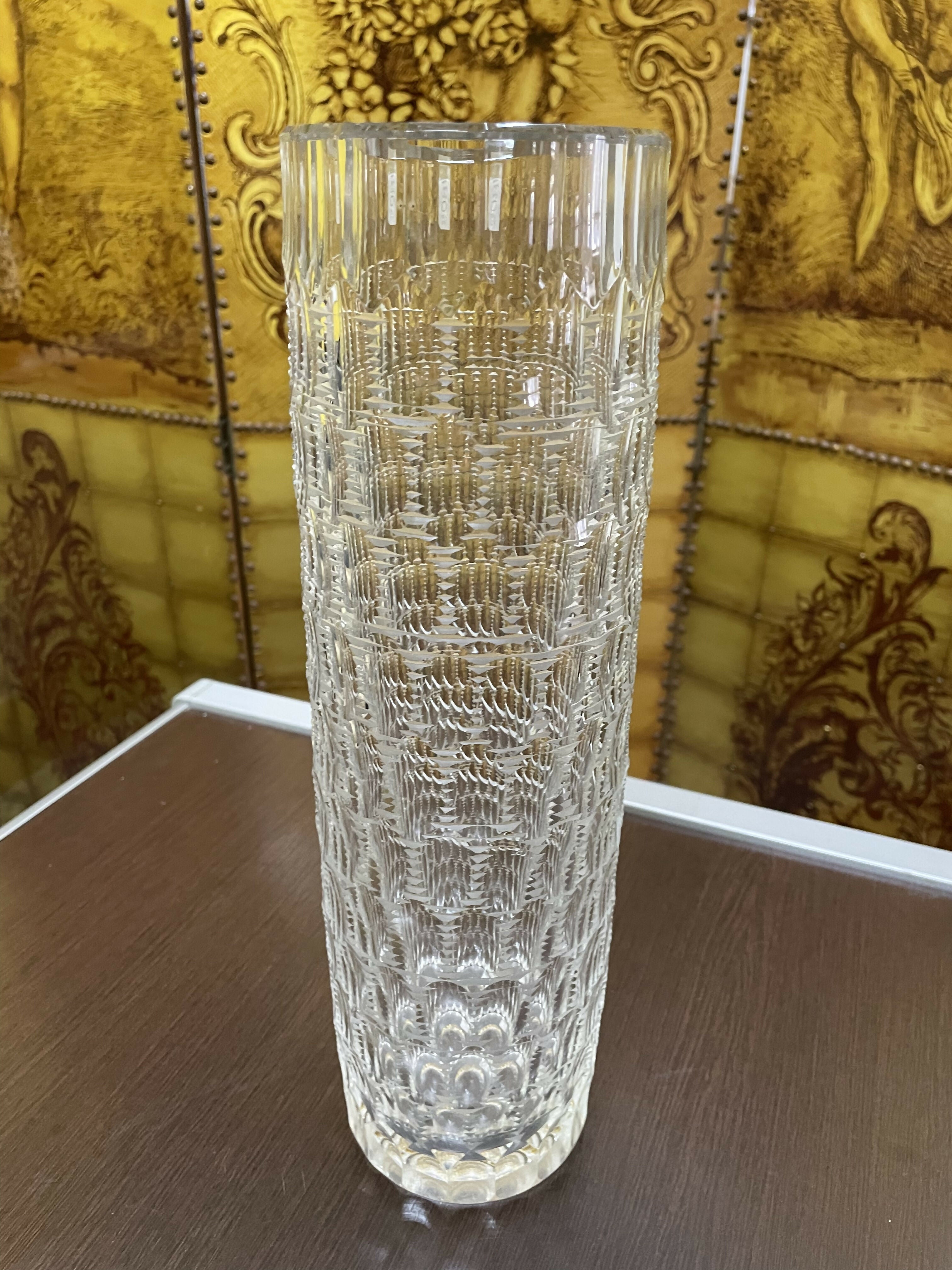 Vaso cilíndrico lapidado