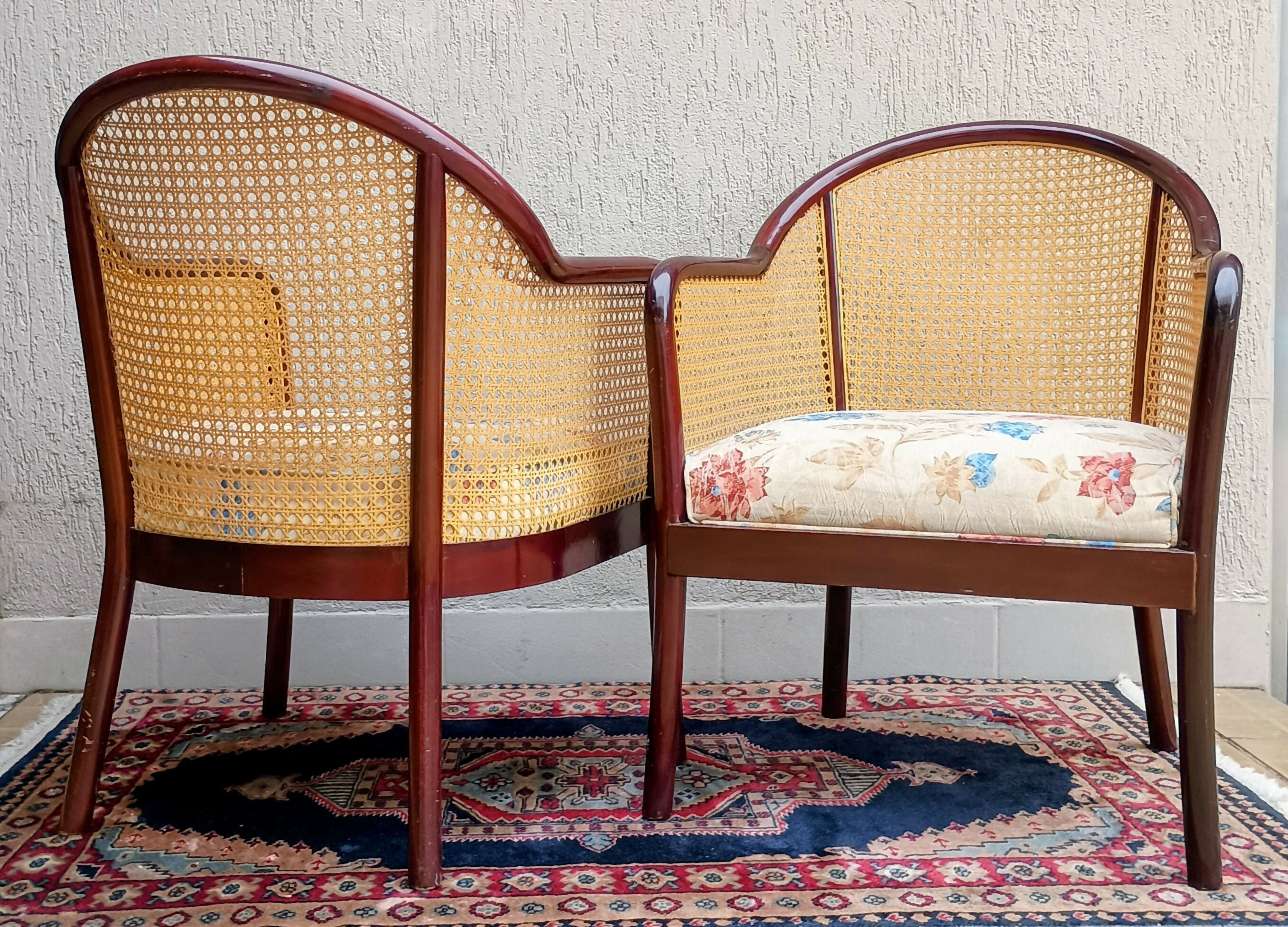 PAR DE CADEIRAS / POLTRONAS EM MADEIRA COM PALHA INDIANA – ANOS 60/70