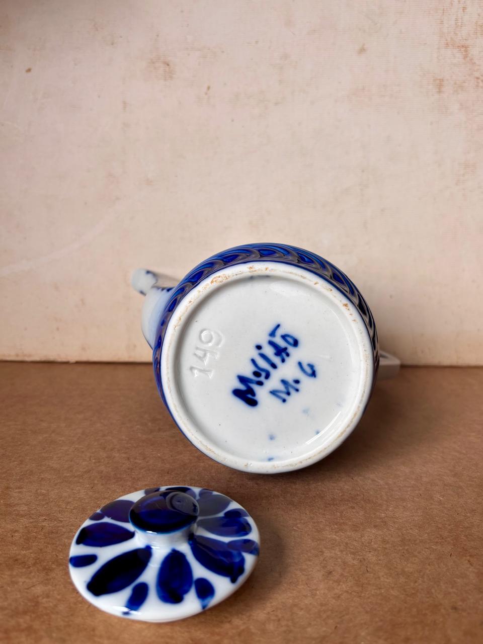 Bule em porcelana Monte Sião azul e branca pintado à mão (DMCPS_544)