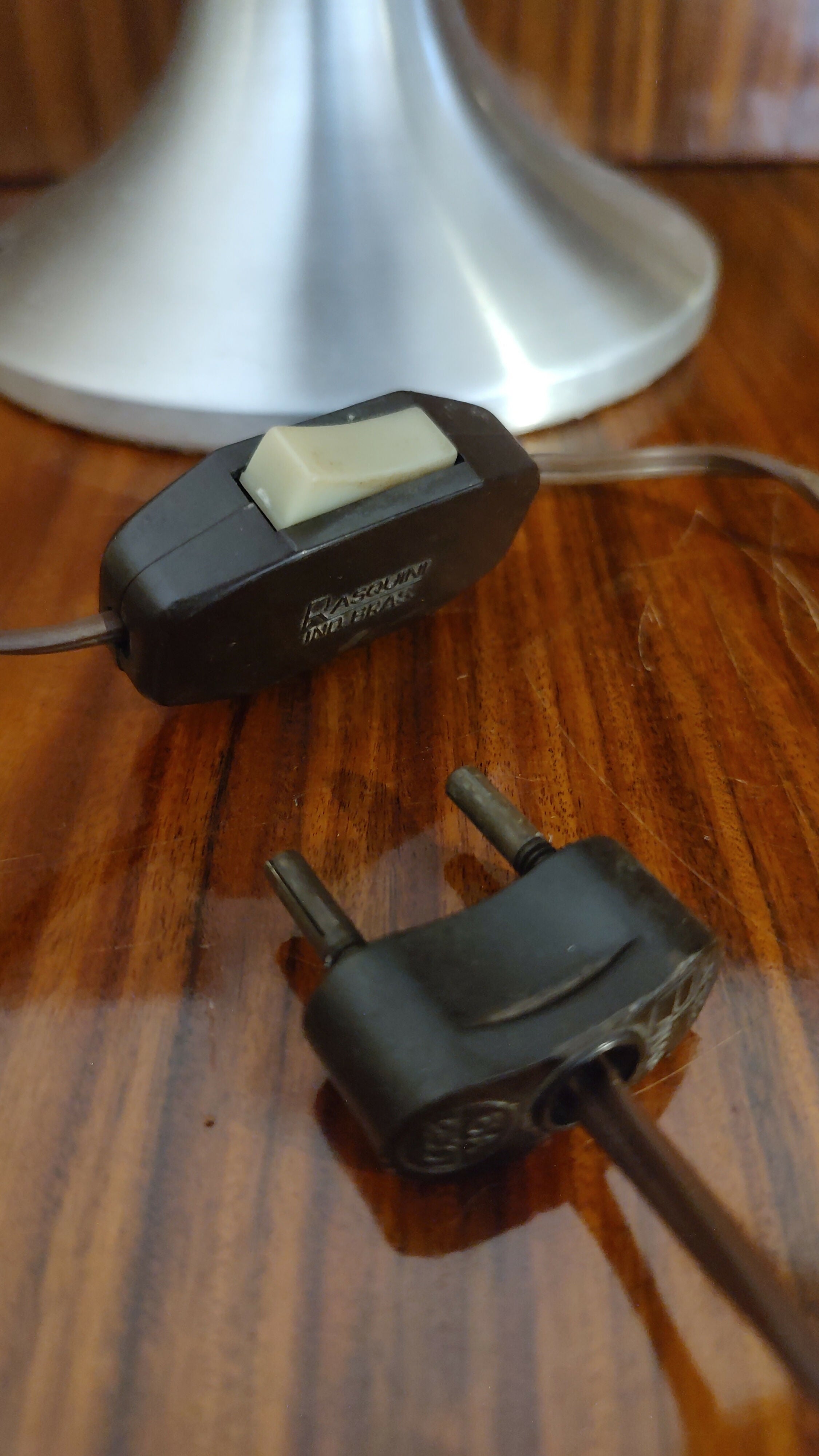 Abajur / Luminária Antiga Mid Century em vidro texturizado e base em metal - anos 70