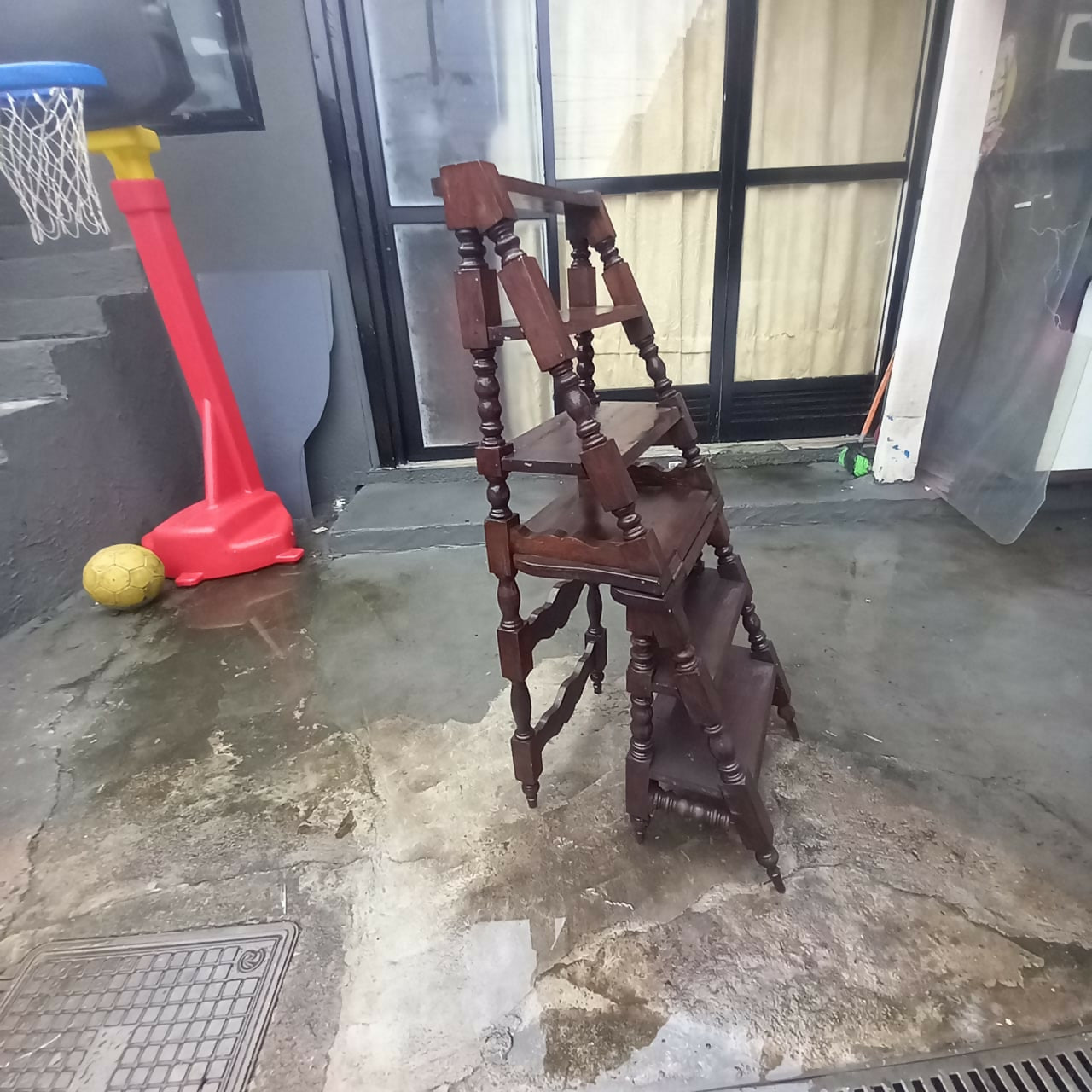 Cadeira / escada em madeira