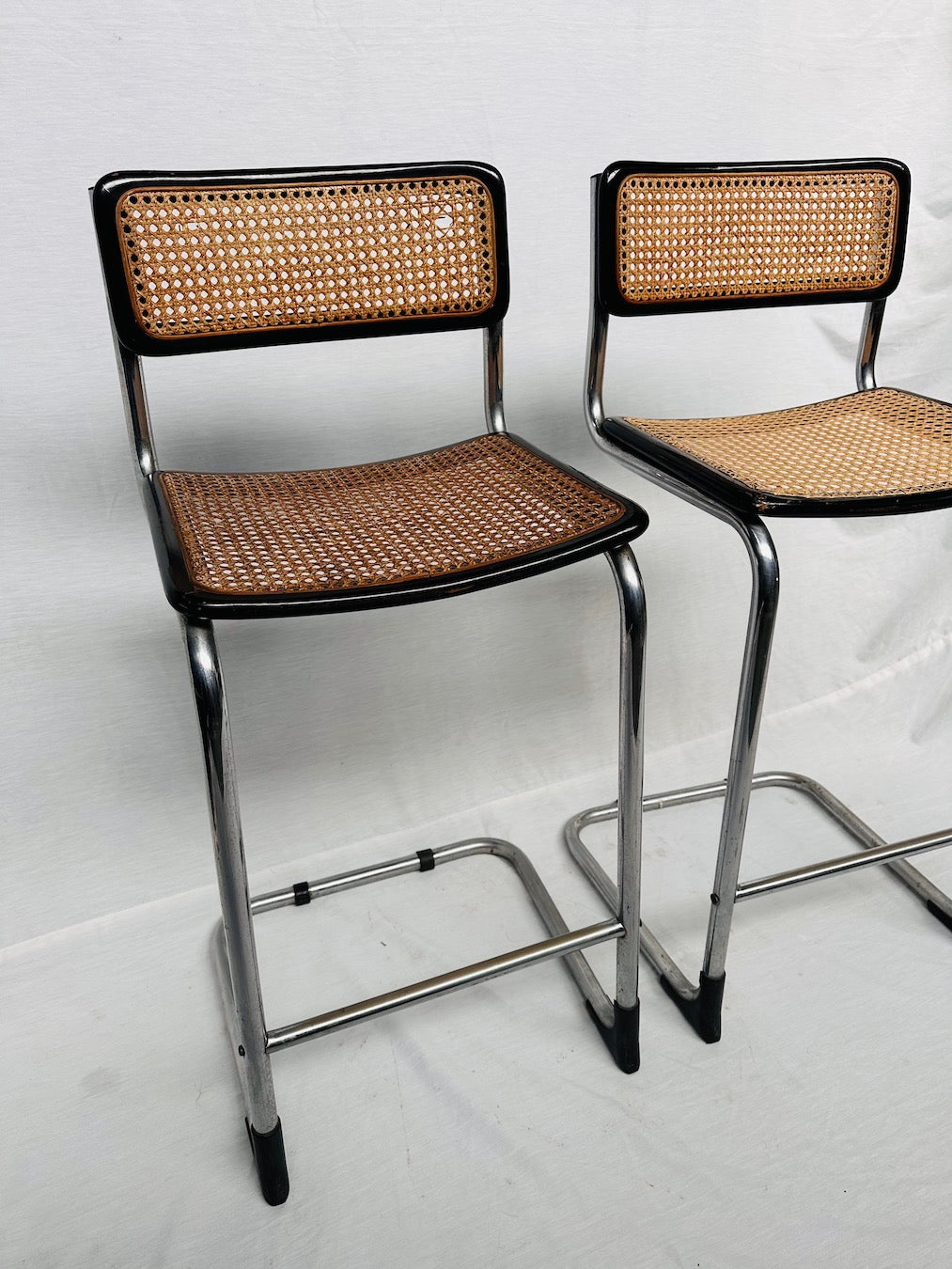 Par de Bancos de Bar Modelo Cesca – Marcel Breuer