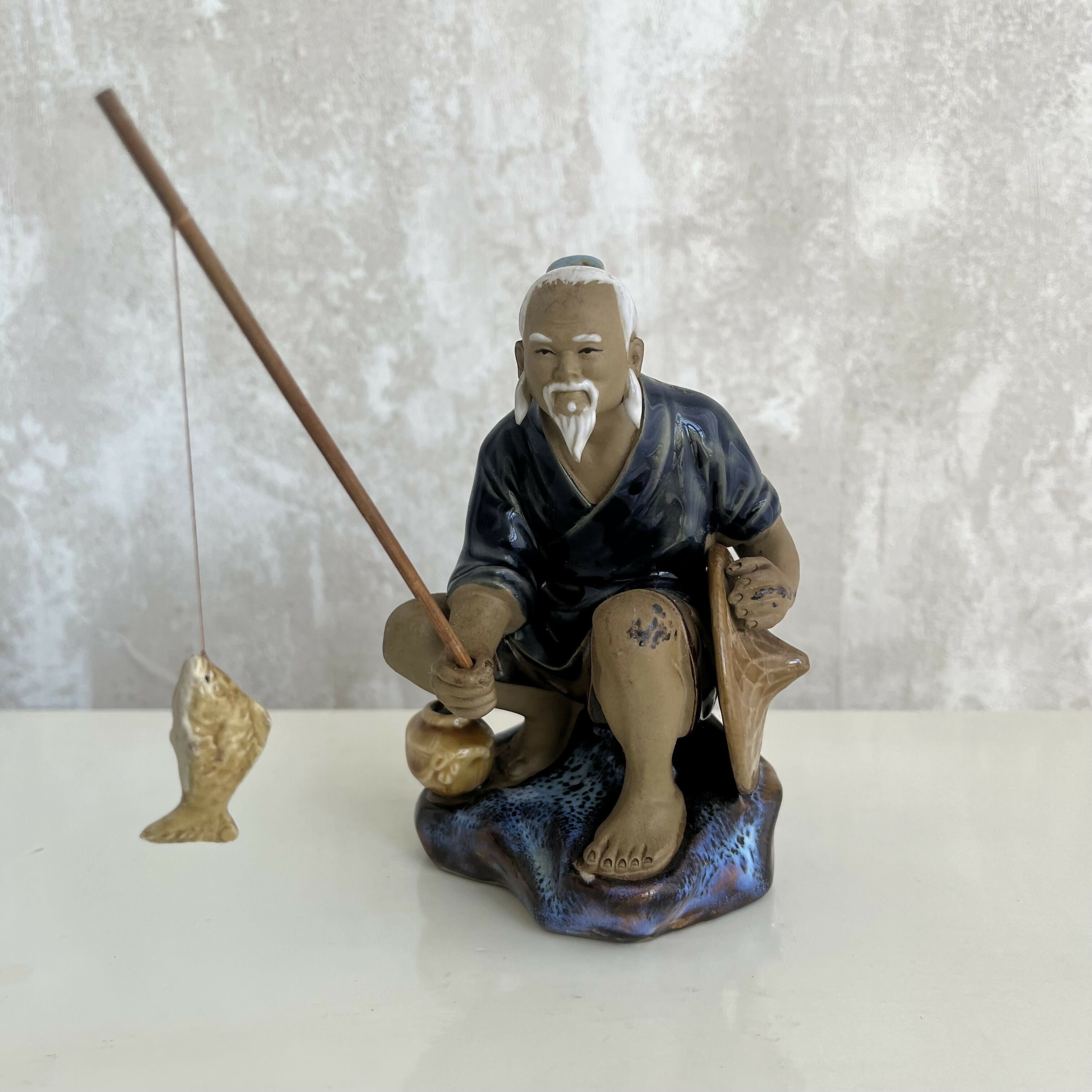 Estatueta de pescador chinês
