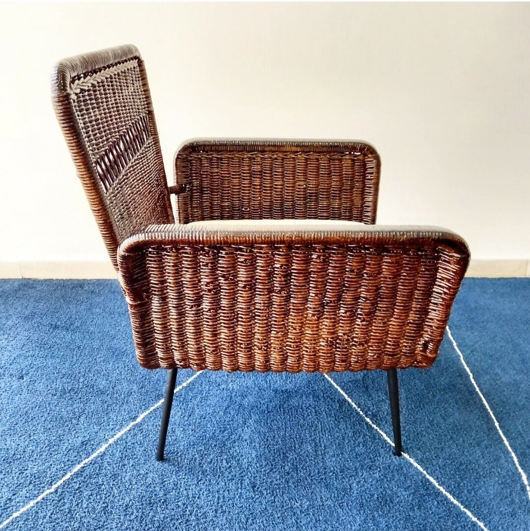 Poltrona anos 60 em ferro e junco