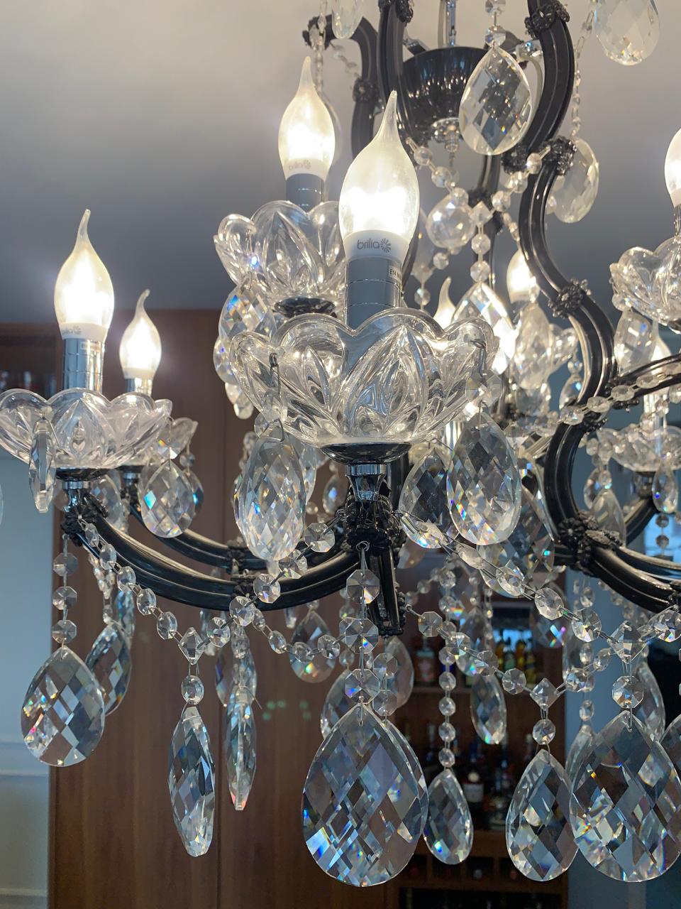 Lustre pendente estilo clássico com cristais facetados