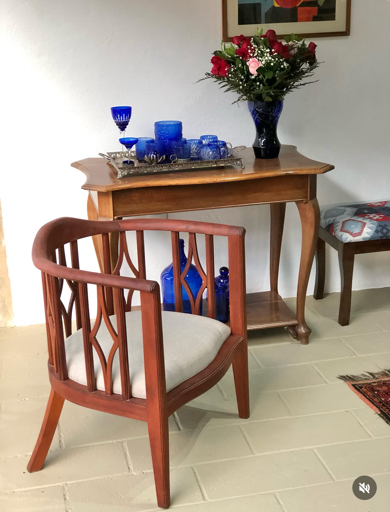 Poltrona Art Nouveau com estofado linhão