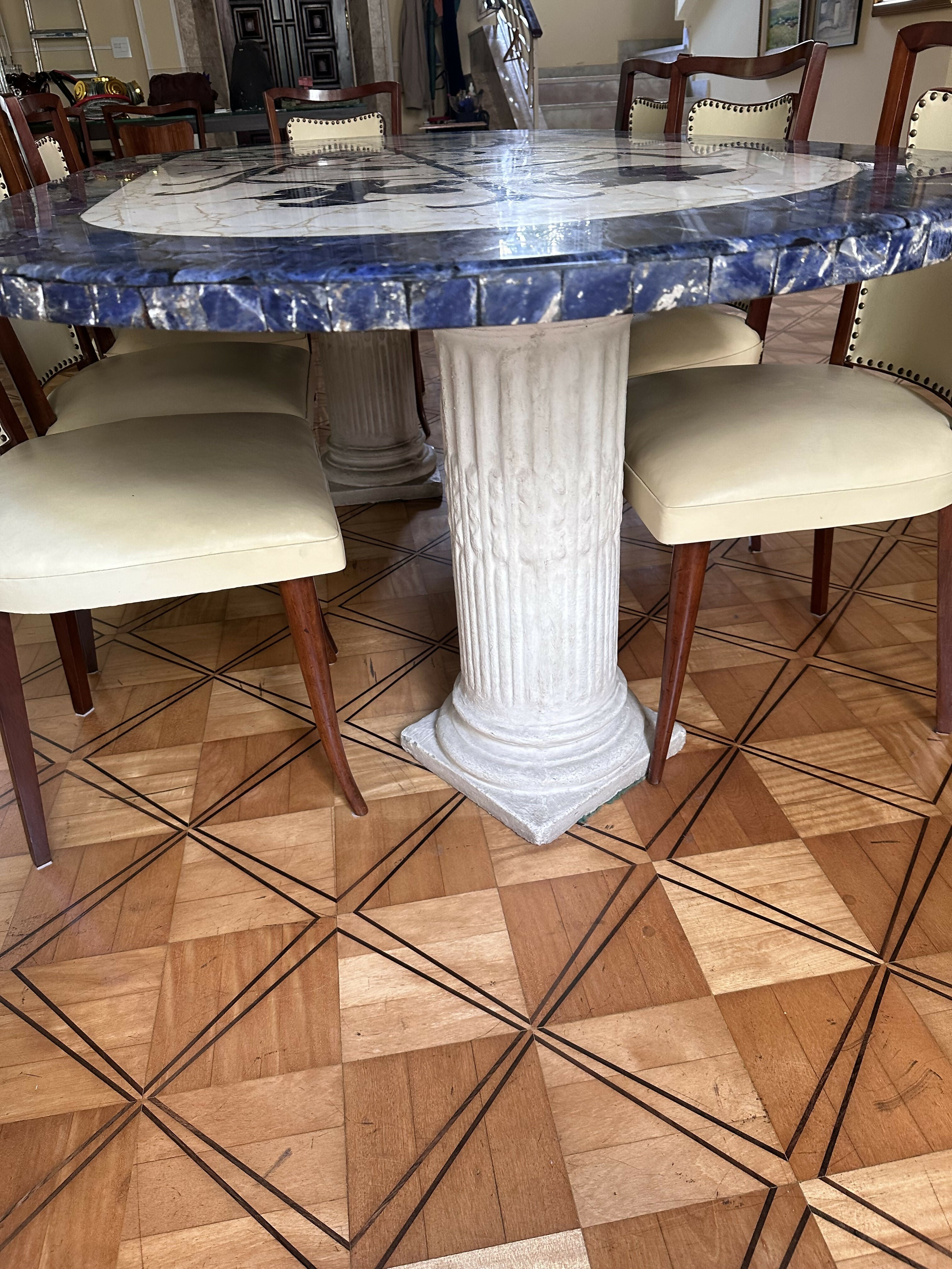 Rara e Maravilhosa Mesa de Jantar em Mármore com desenhos