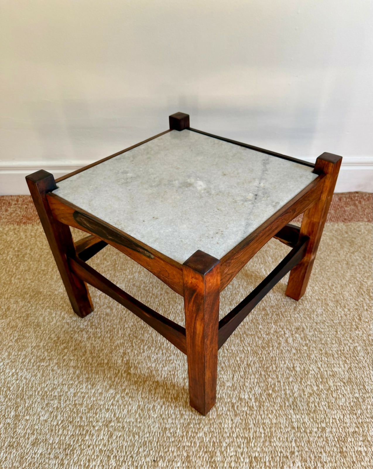 Mesa de centro / lateral em jacarandá maciço e mármore
