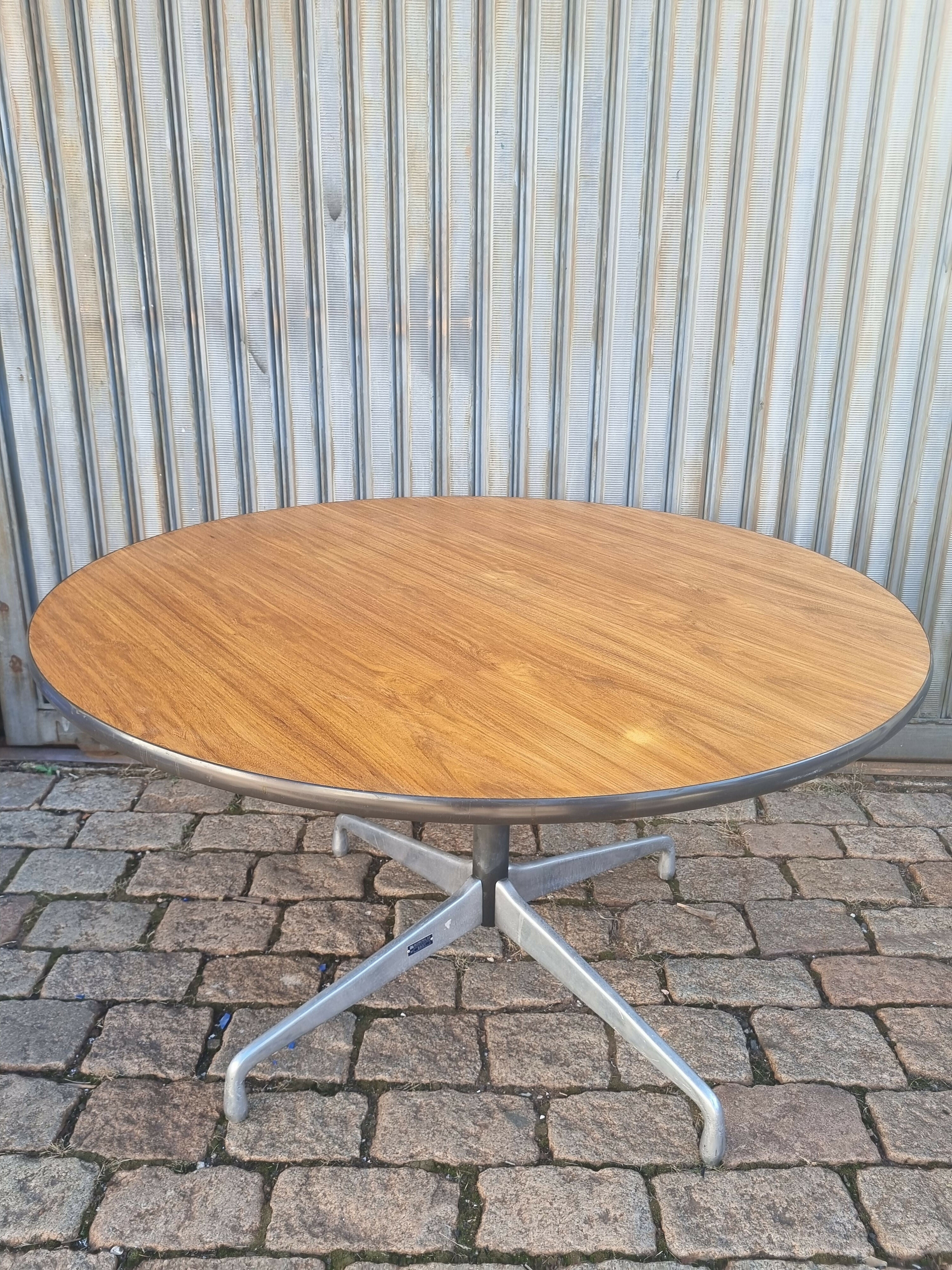 Mesa De Jantar Charles Eames