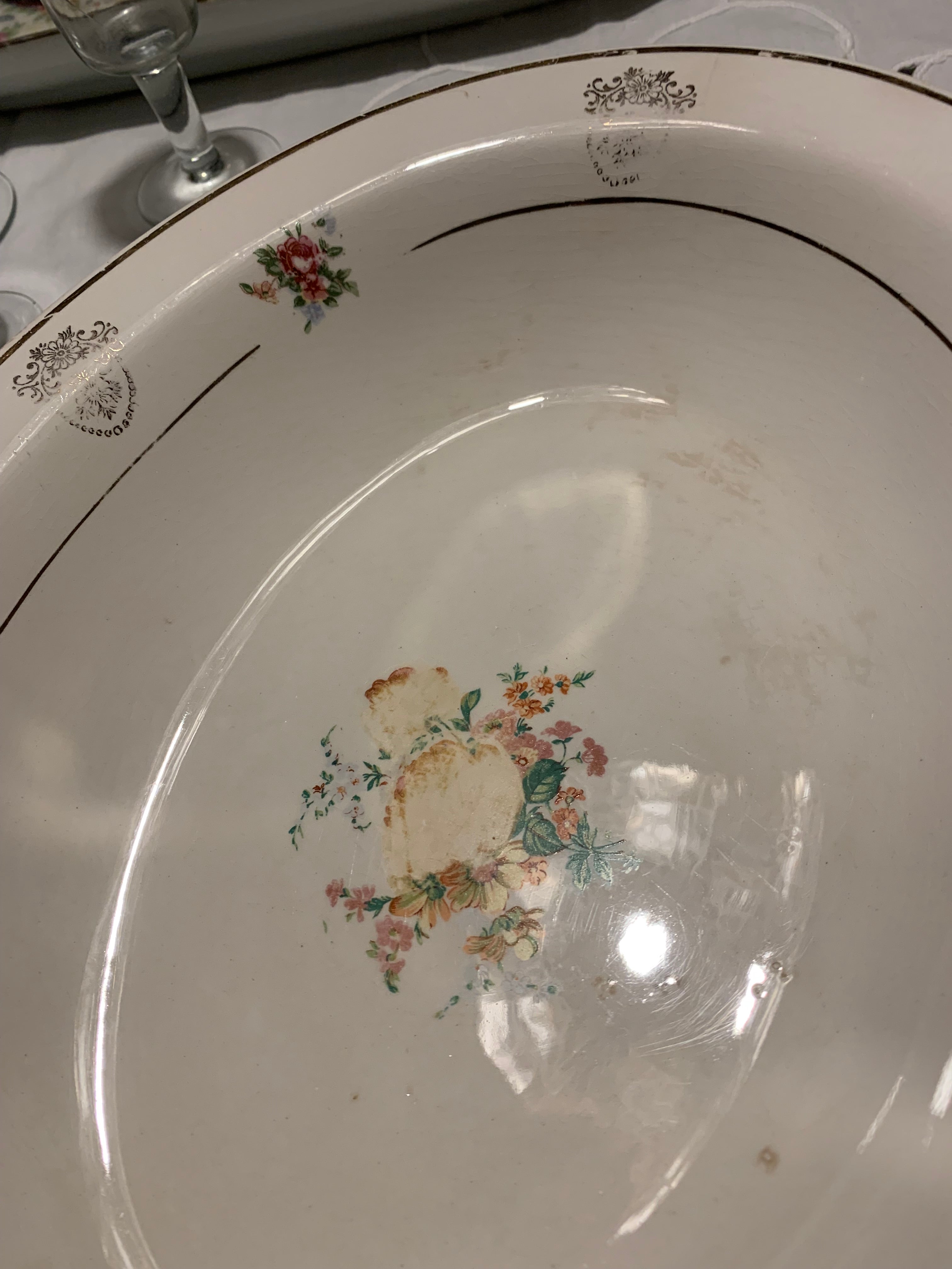 Antiga travessa em porcelana Nadir