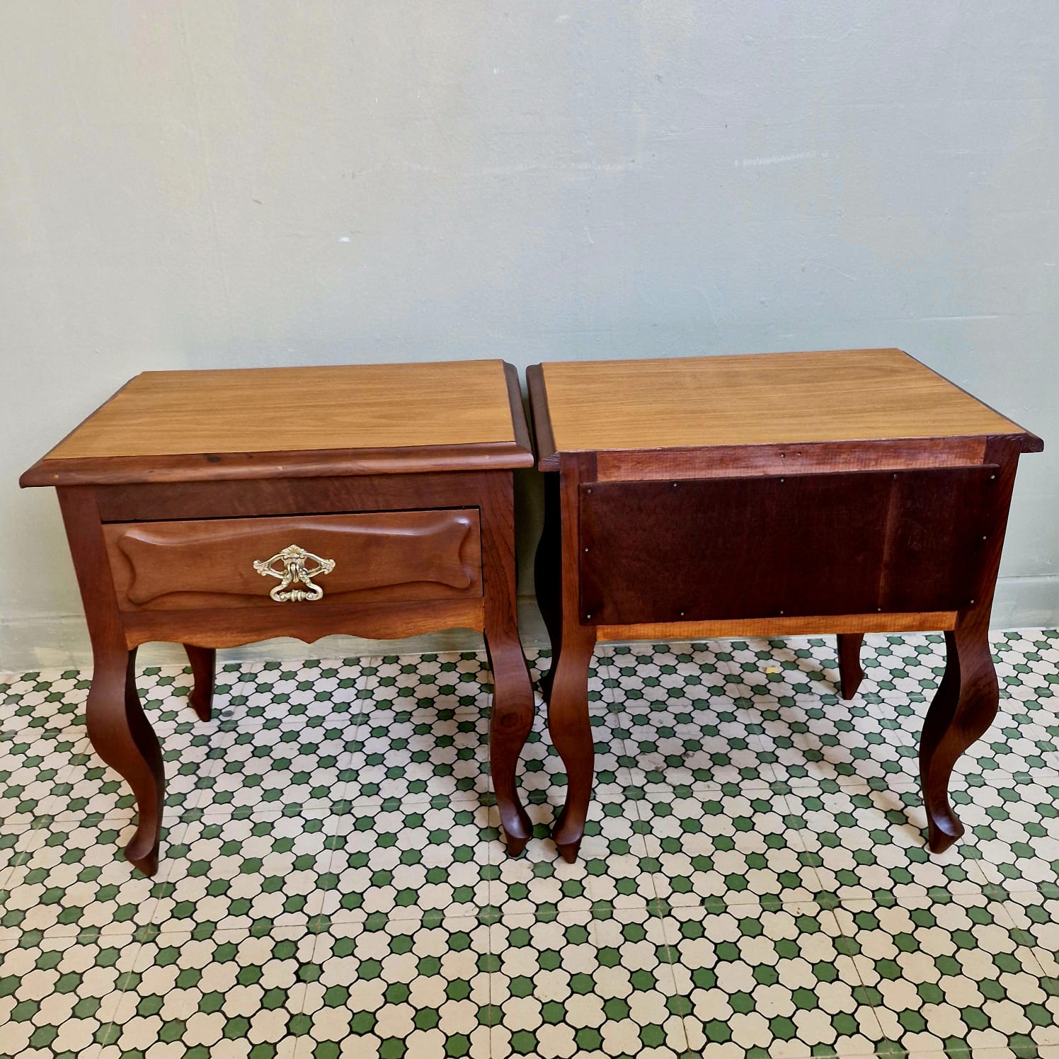 Par de Mesinha de cabeceira provençal com gaveta 