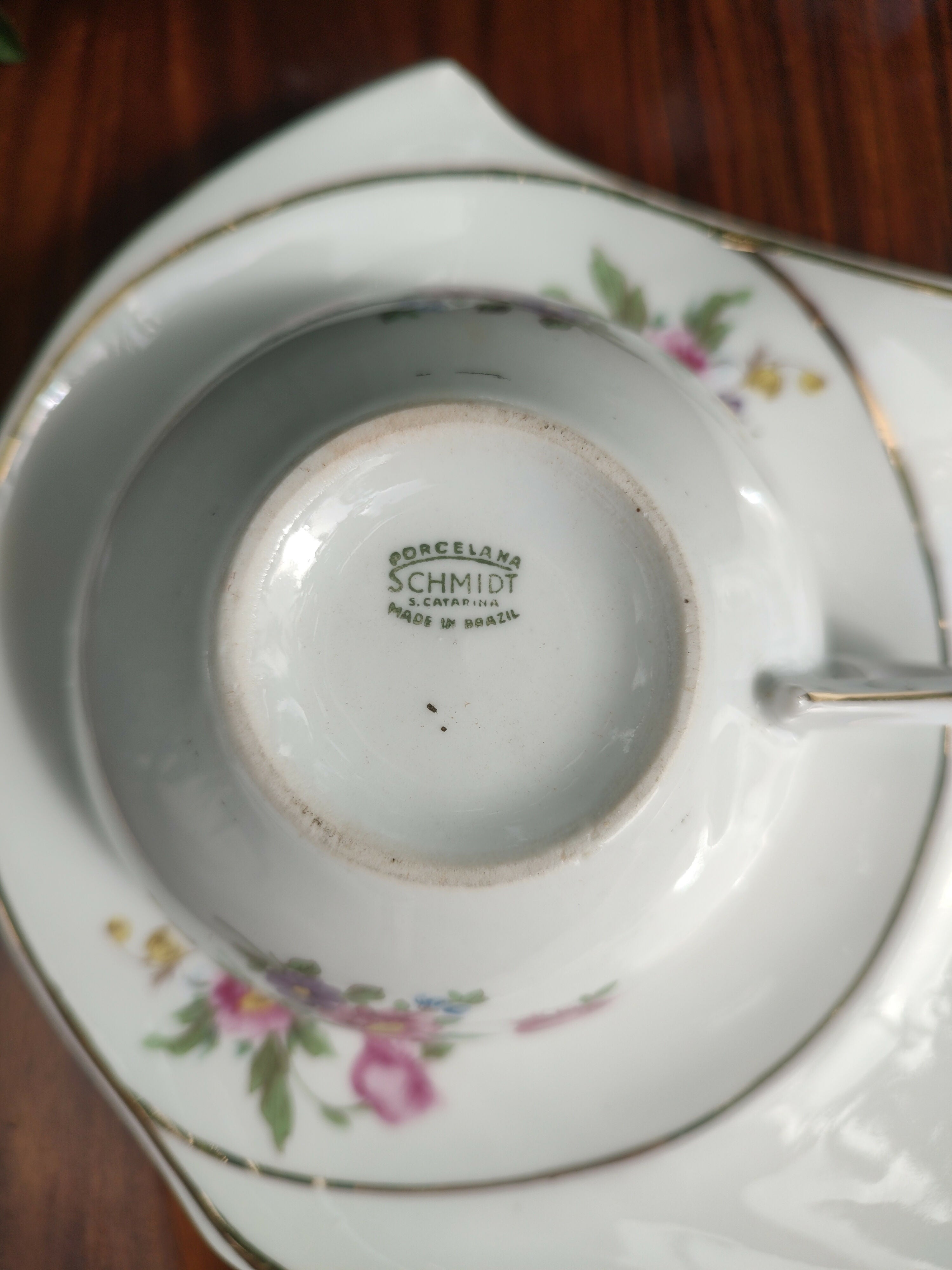 Lindo conjunto de chá Schmidt com Pires/Prato e Xícara com desenhos florais