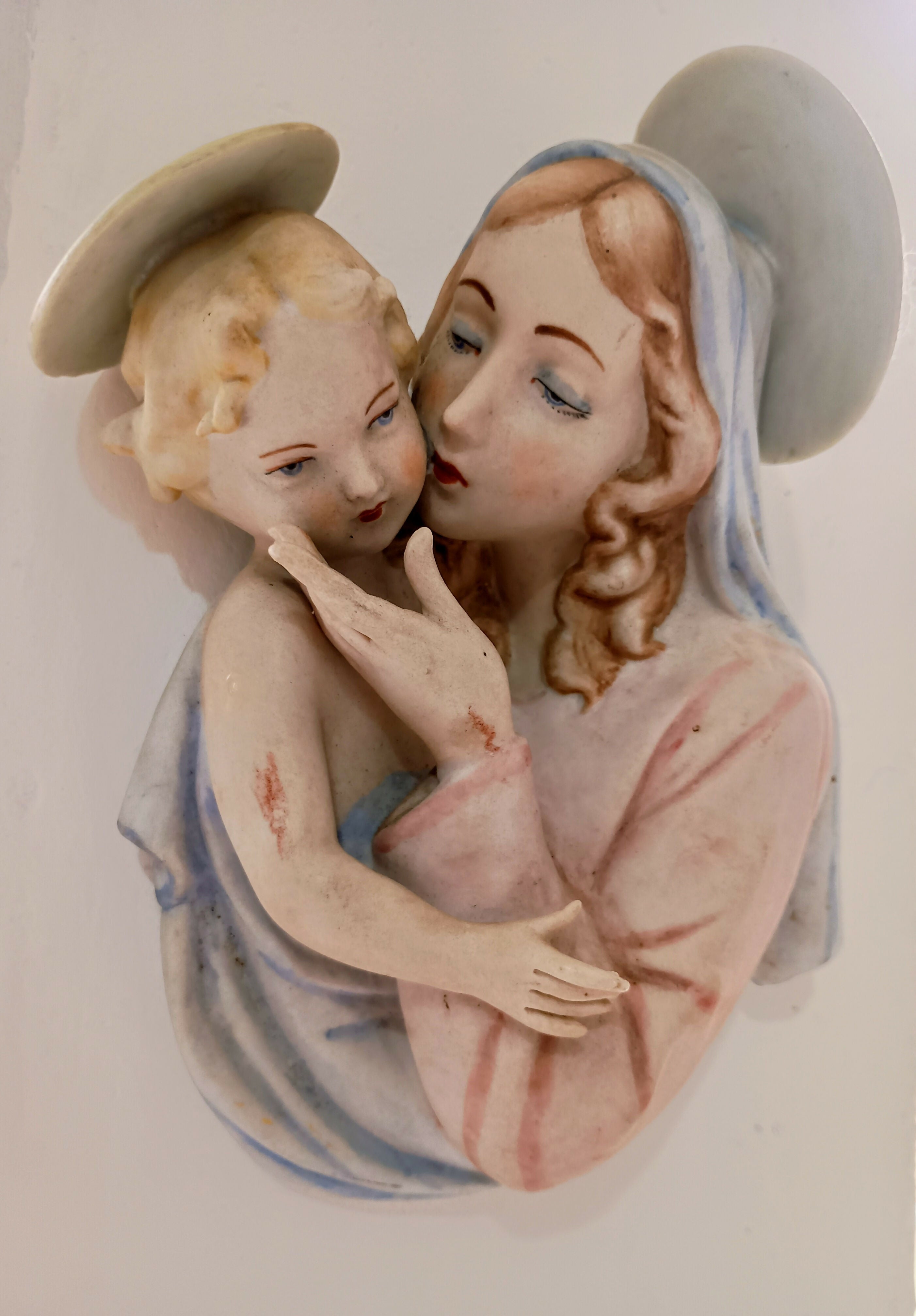 IMAGEM SACRA ANTIGA – MADONA COM MENINO JESUS – PORCELANA BISCUITADA / FAIANÇA