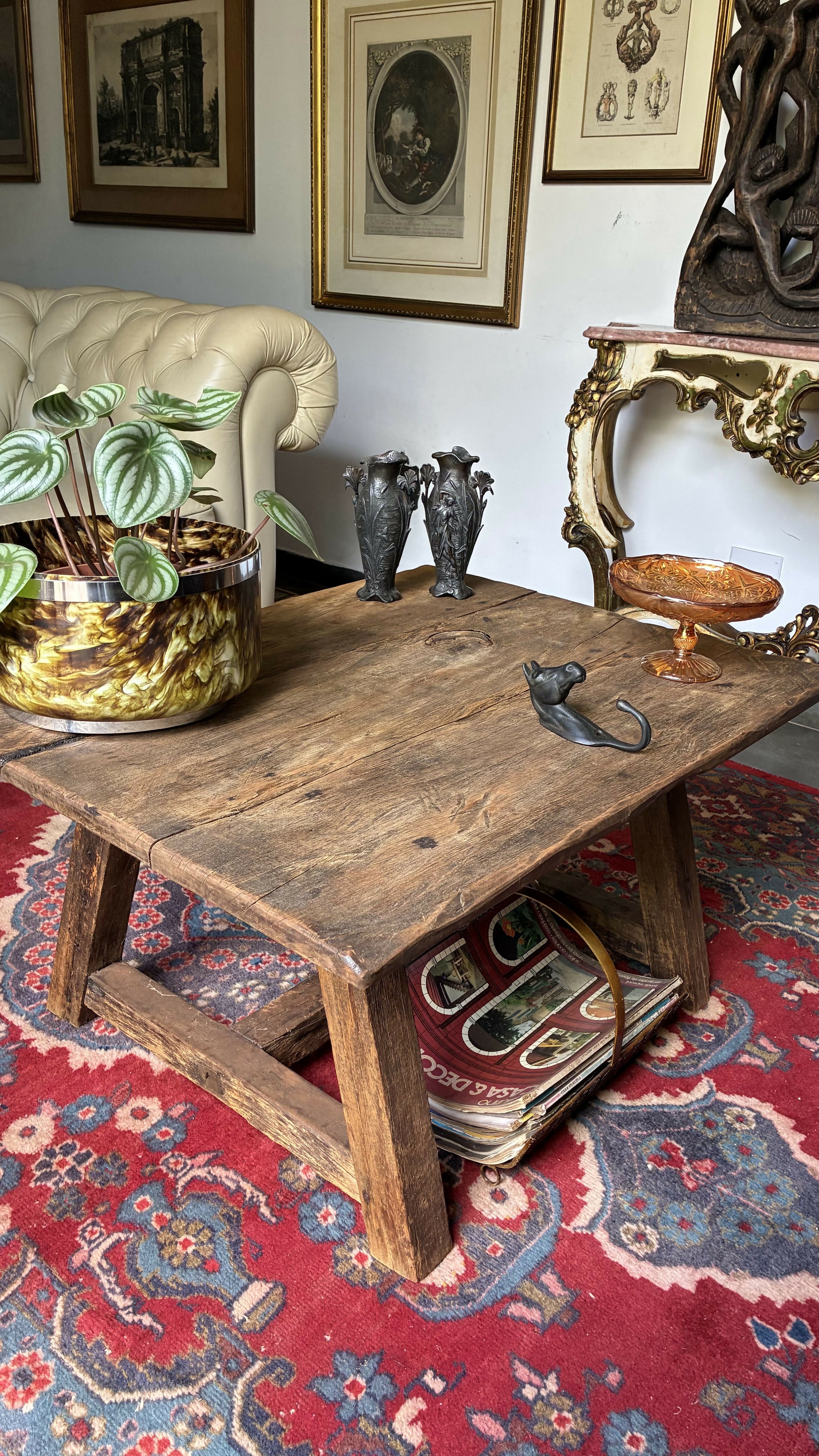 Mesa de Centro Rústica em Madeira