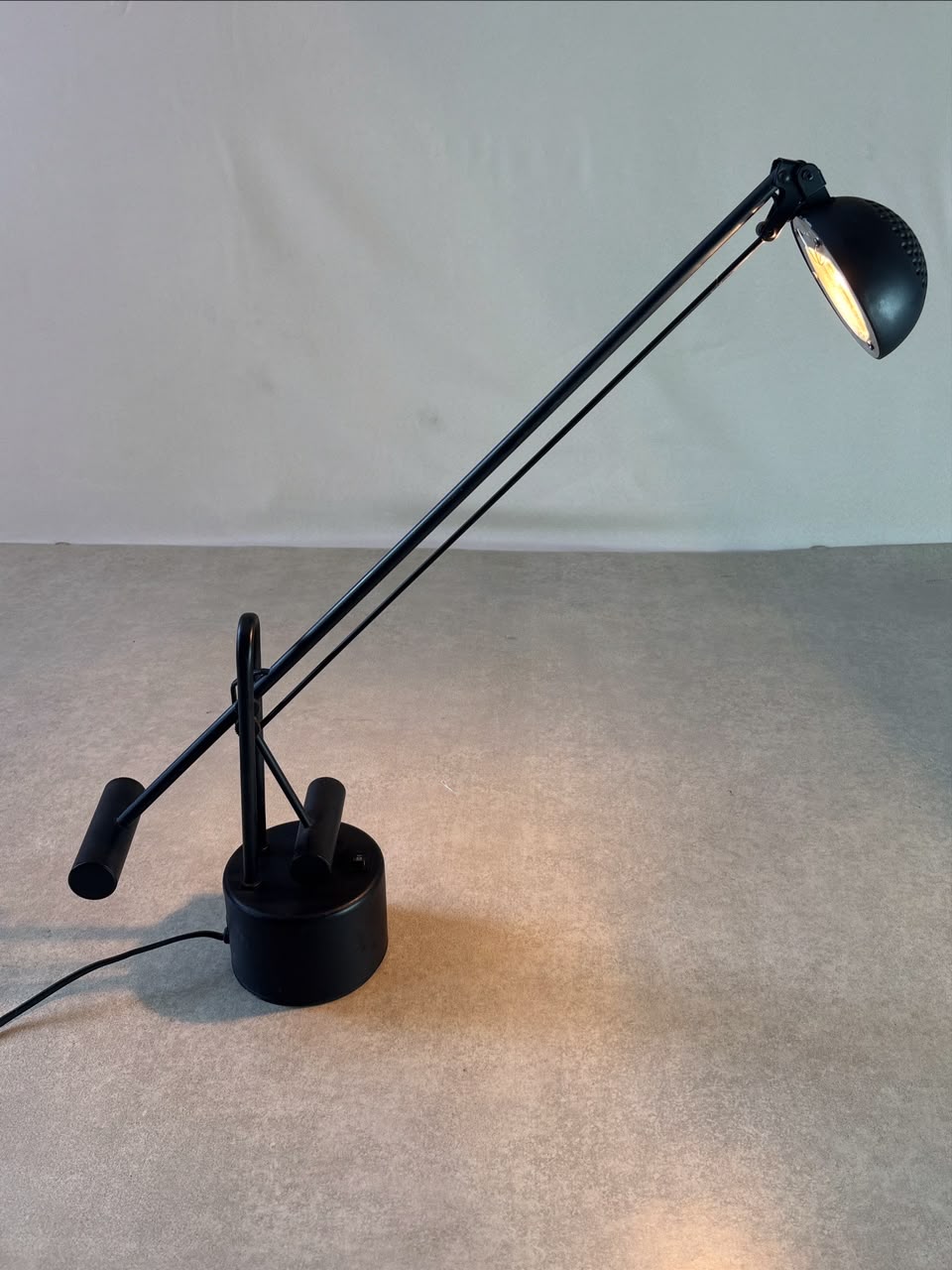 Luminária italiana Halo 80’s em metal preto 