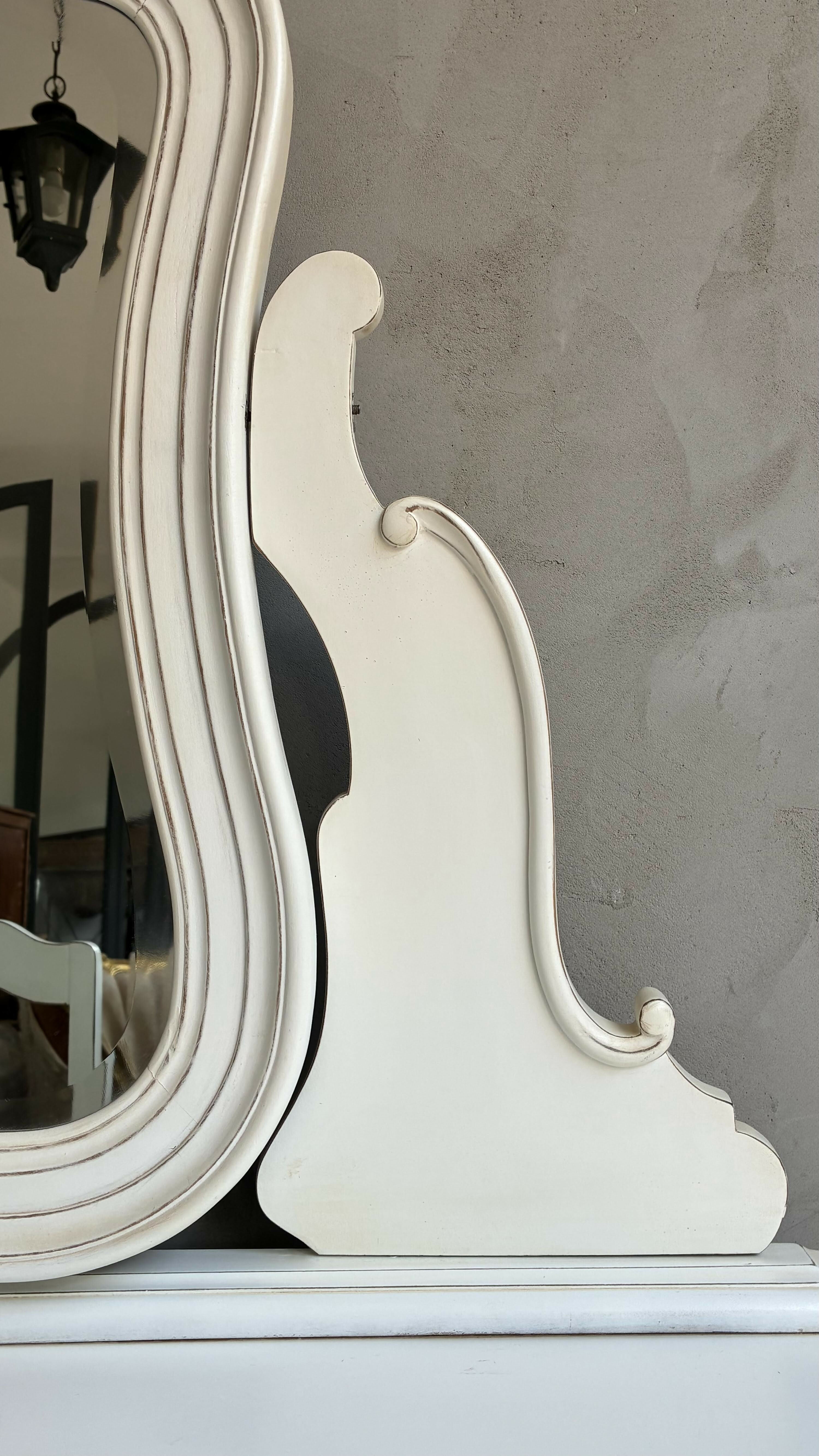 Penteadeira estilo Luis XV com cadeira