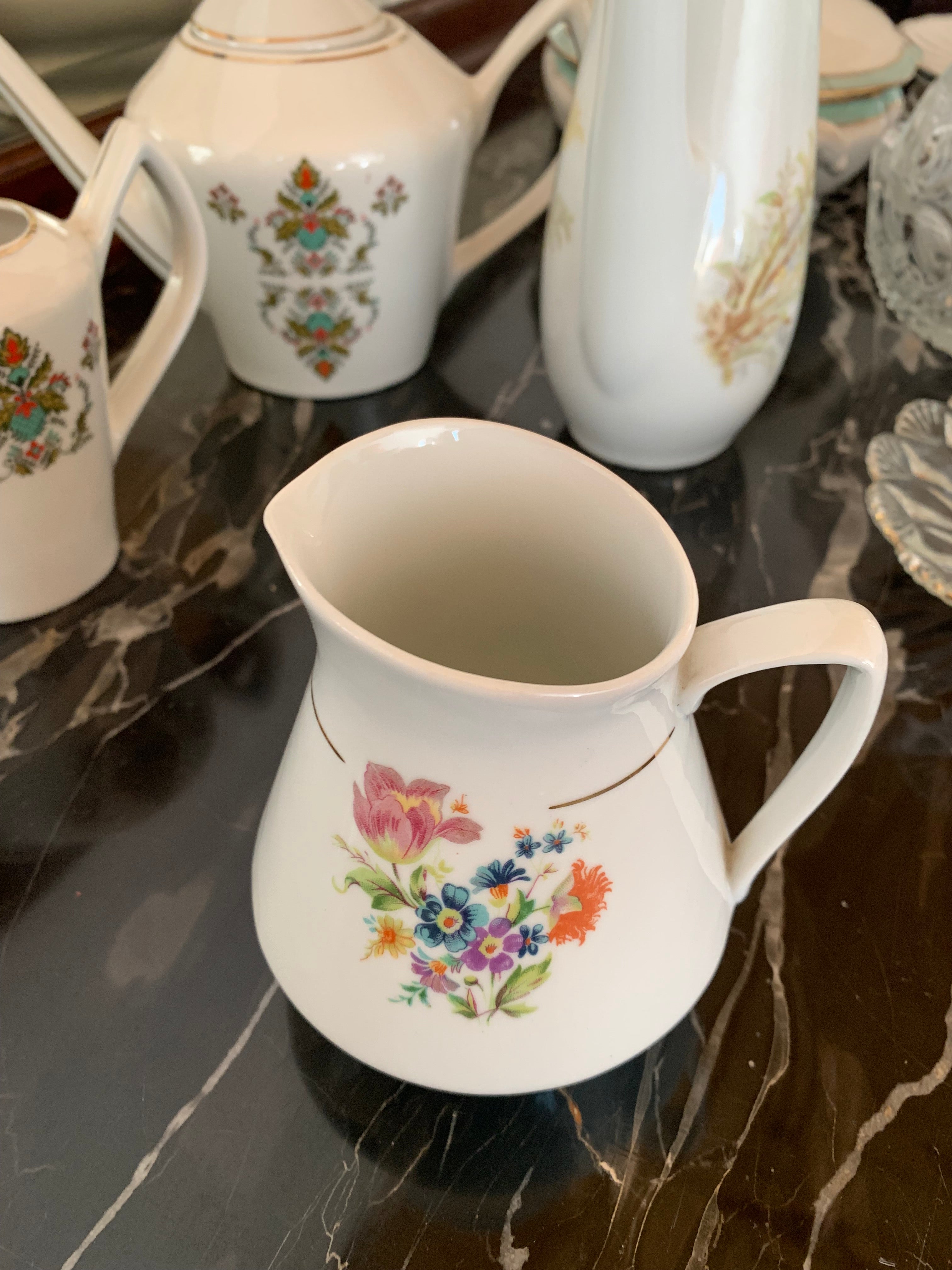 Muito antiga leiteira Schimdt com floral diferenciado