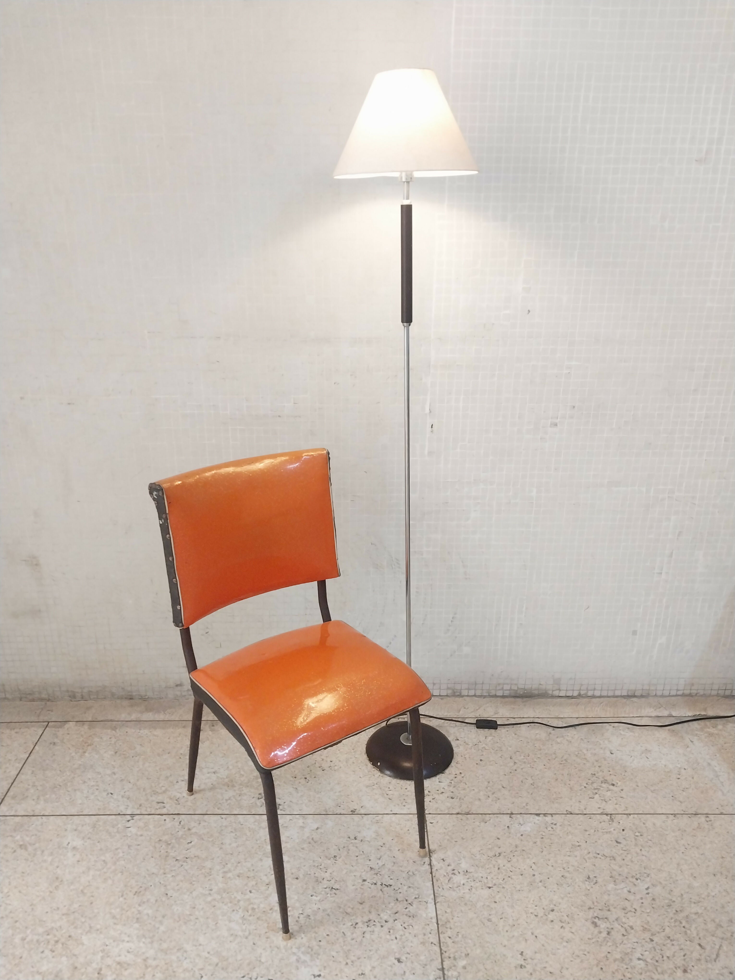 Luminária de Chão Minimalista estilo Mid Century