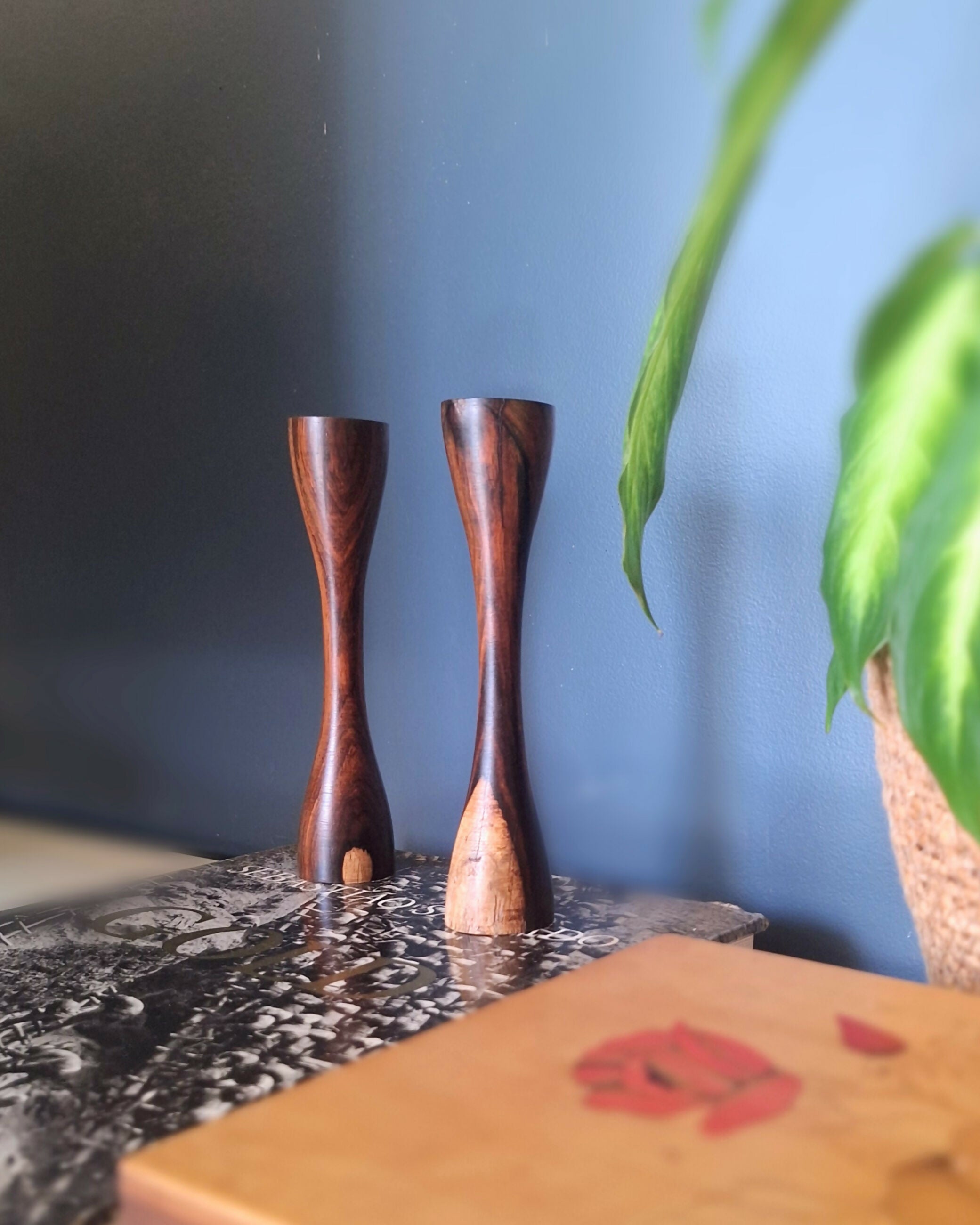 Castiçal em madeira jacarandá da Bahia (valor do par)