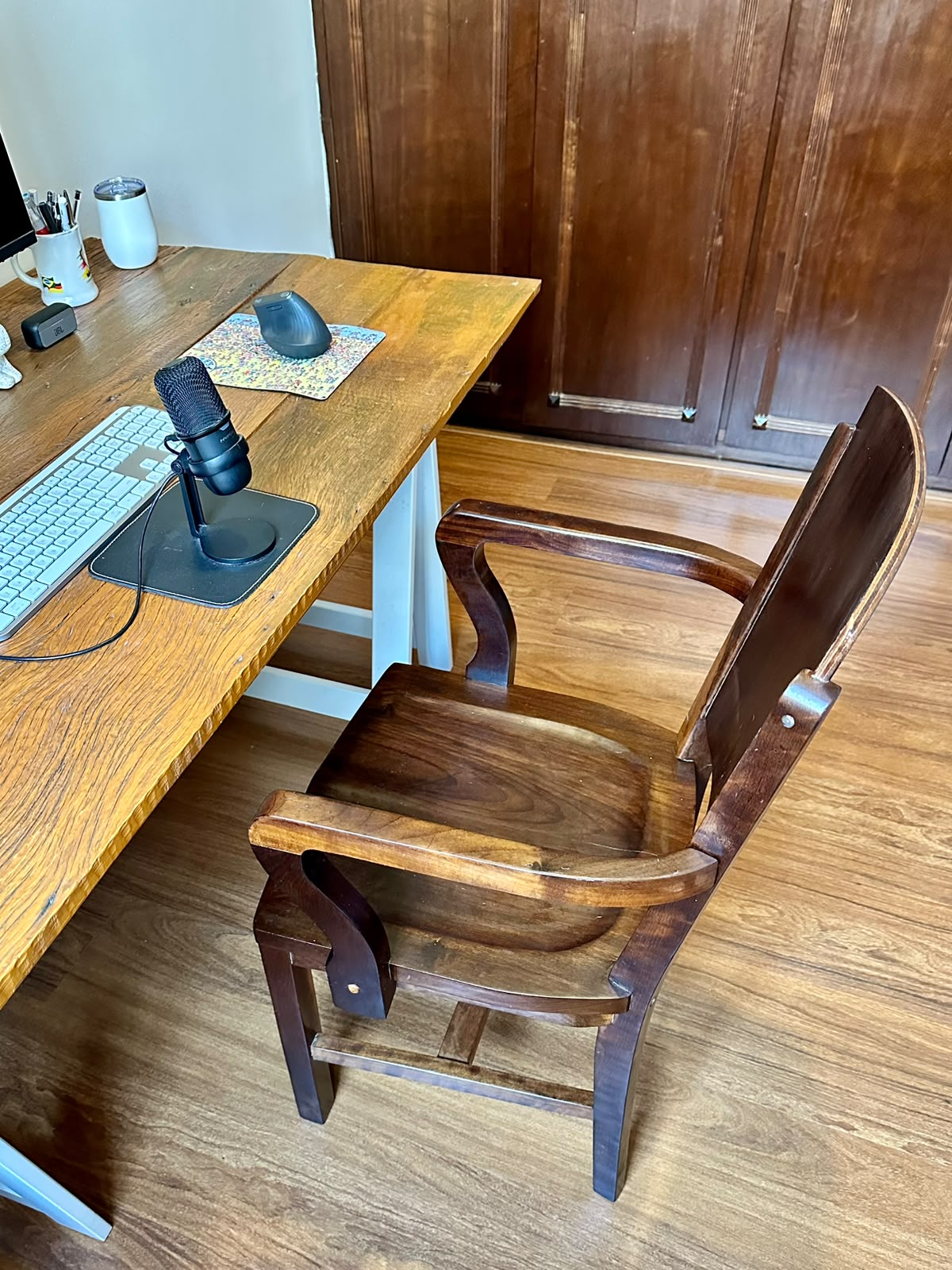 Cadeira Vintage em Madeira Maciça – Design Modernista Brasileiro