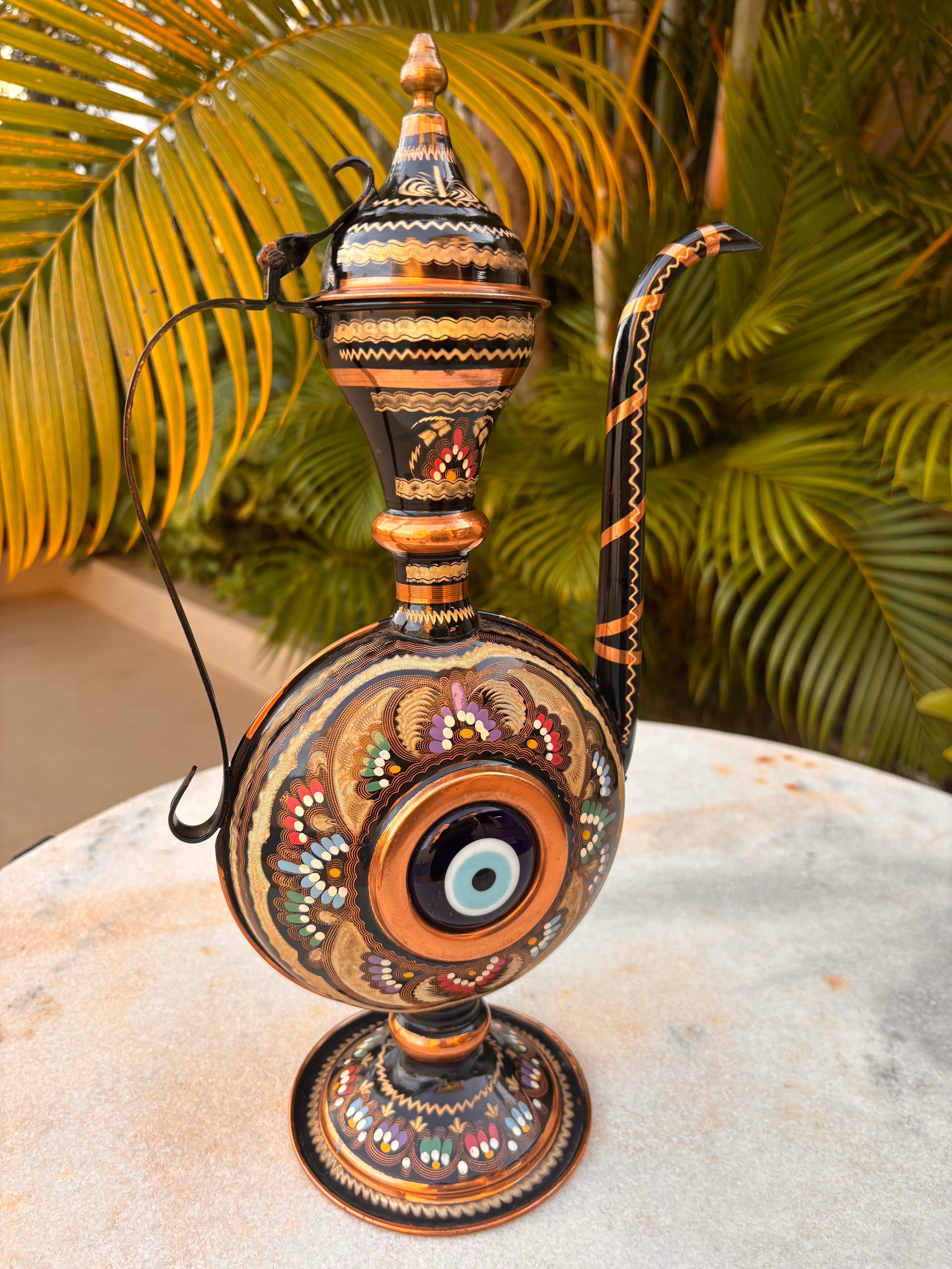Lindo Jarro Ornamental Turco (Íbrigue/Ewer) em Cobre Legítimo e Detalhes Esmaltados.
