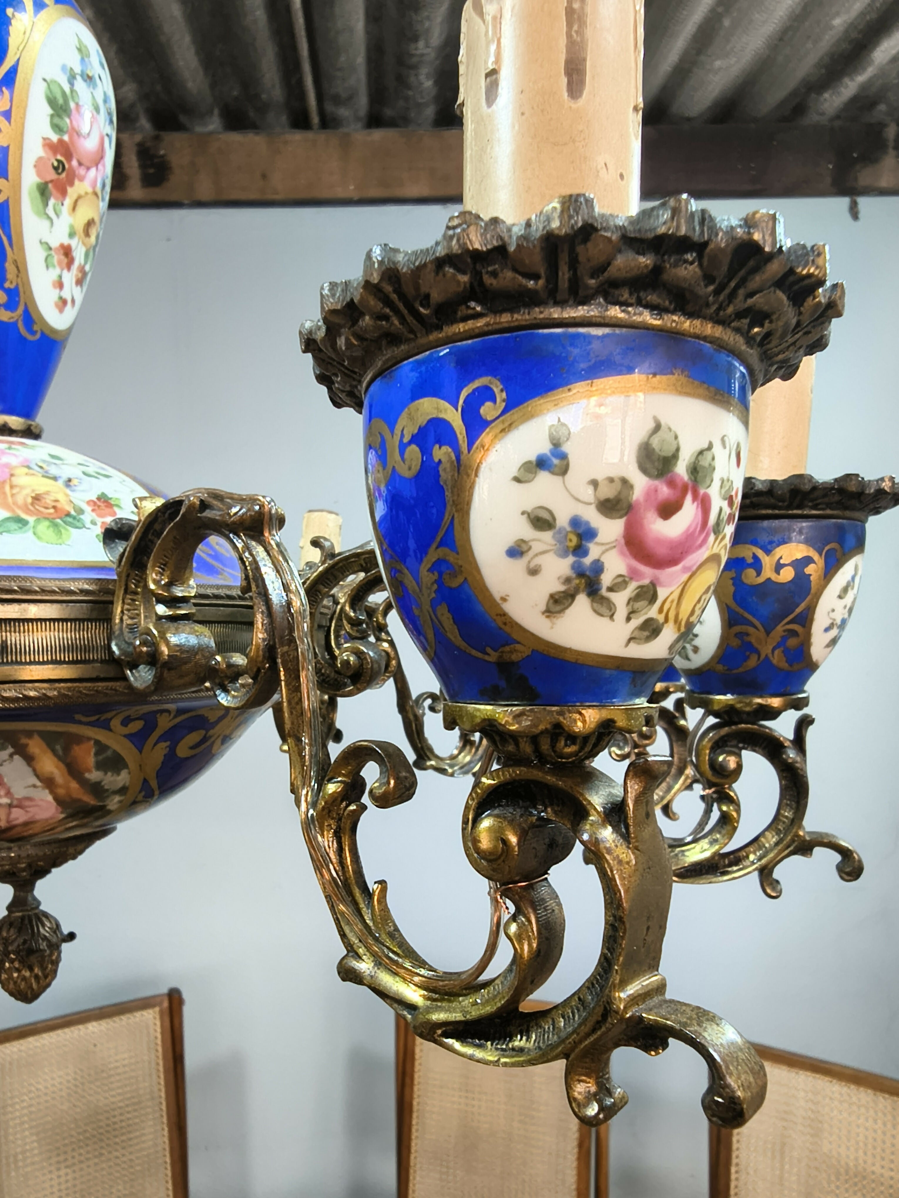 Lustre Francês em Porcelana