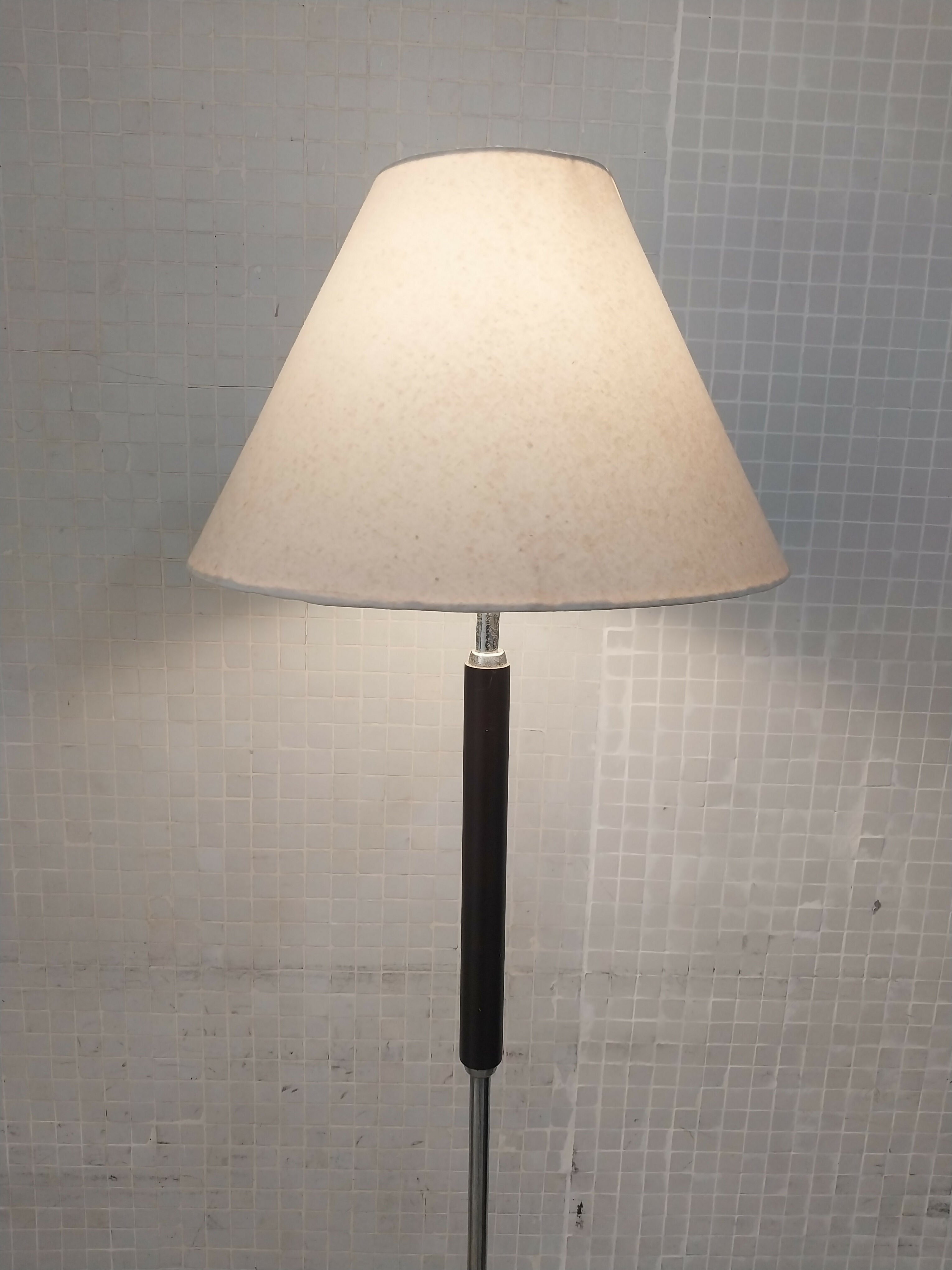 Luminária de Chão Minimalista estilo Mid Century