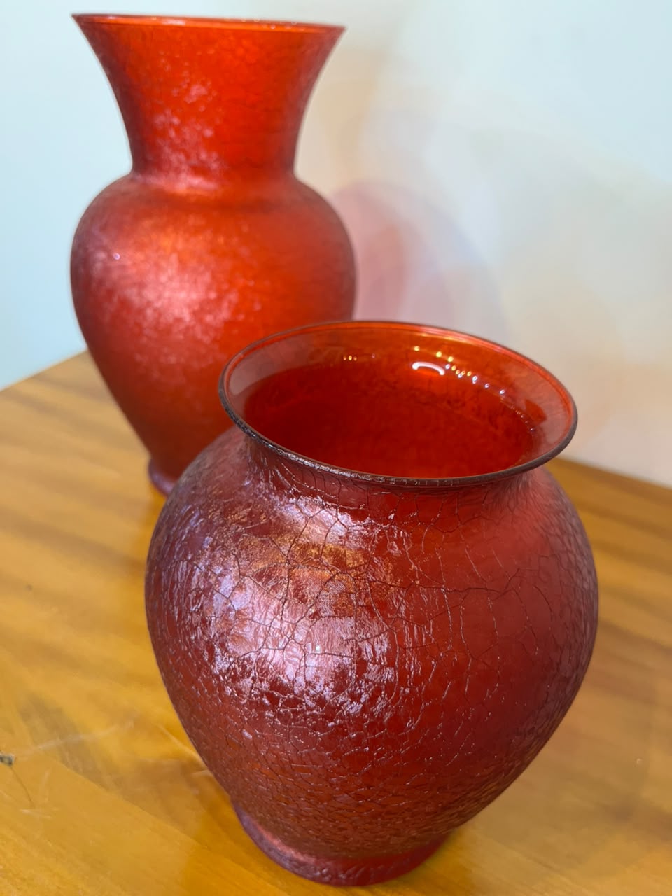 Par de Vasos Decorativos em Vidro Craquelado Vermelho