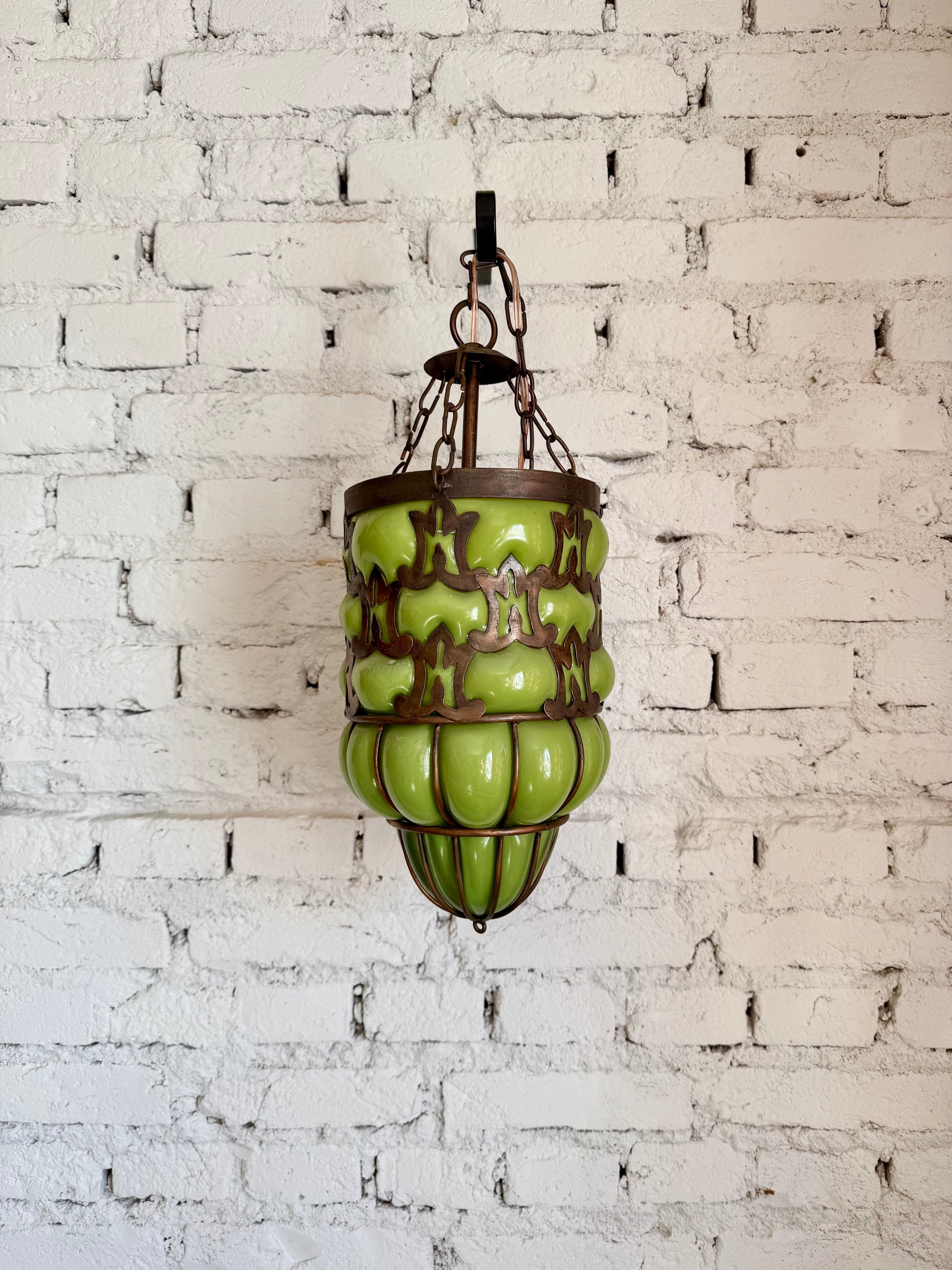 Linda Luminária / Lustre em Vidro Soprado Bombê verde - Elétrica Renovada