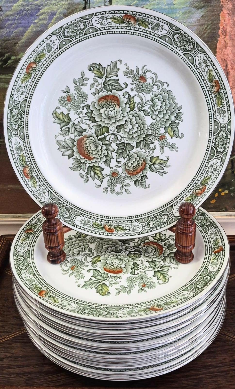 Maravilhoso conjunto de pratos em ironstone inglês Ridgway, modelo Canterbury 4269, com selo Drohaoser, anos 60.