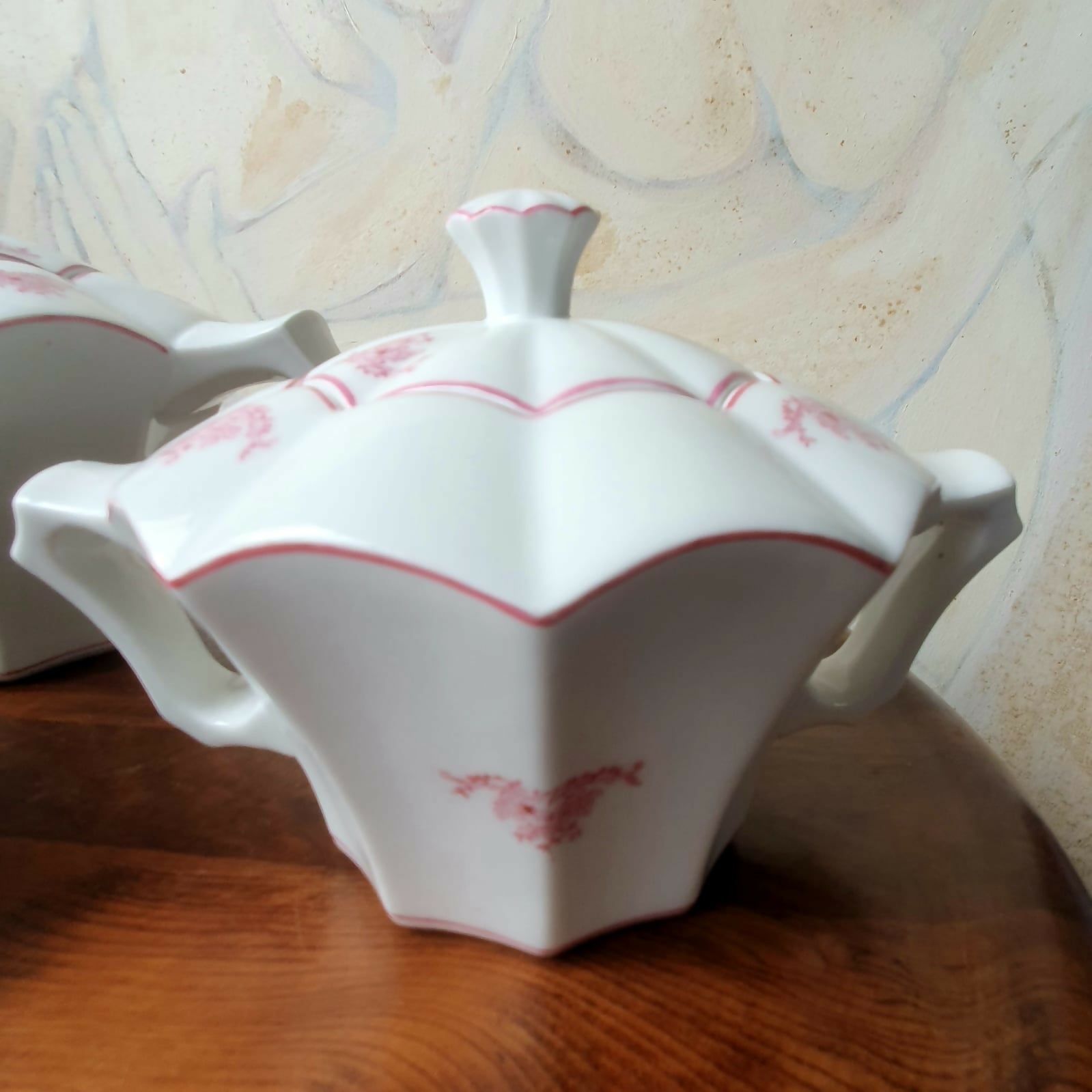 Raro conjunto de serviço de café e chá em porcelana portuguesa de Coimbra.