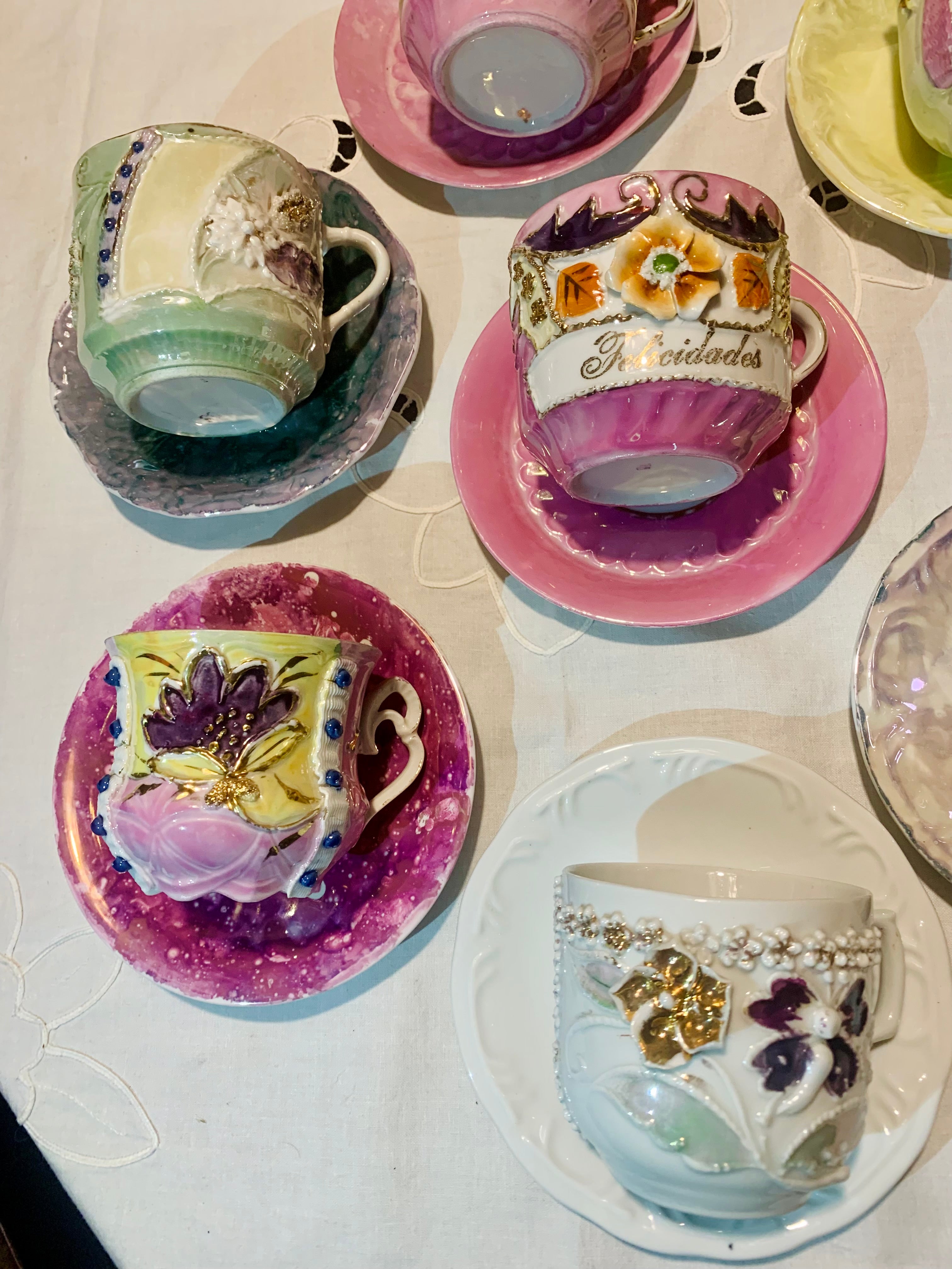 Estonteante e raríssimo jogo com 8 xícaras de chá Isabelinas fina porcelana
