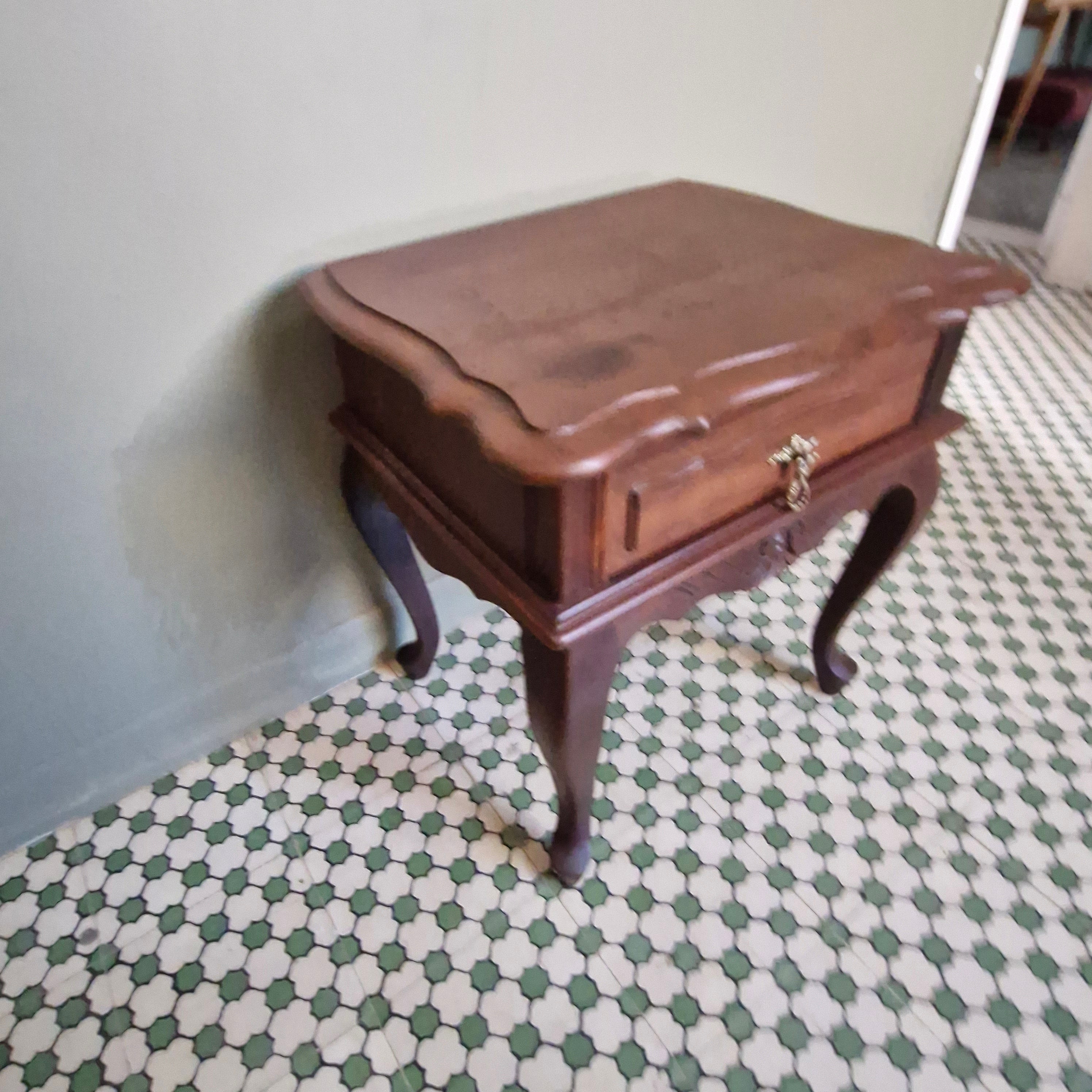 Mesa de cabeceira Luis XV