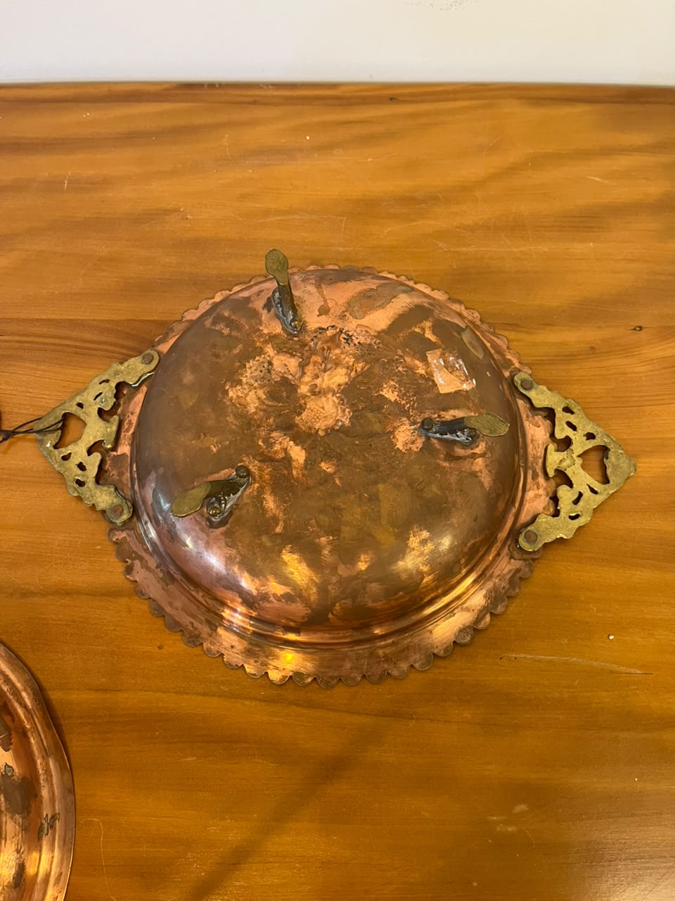 Queijeira / manteigueira em cobre com alças em latão
