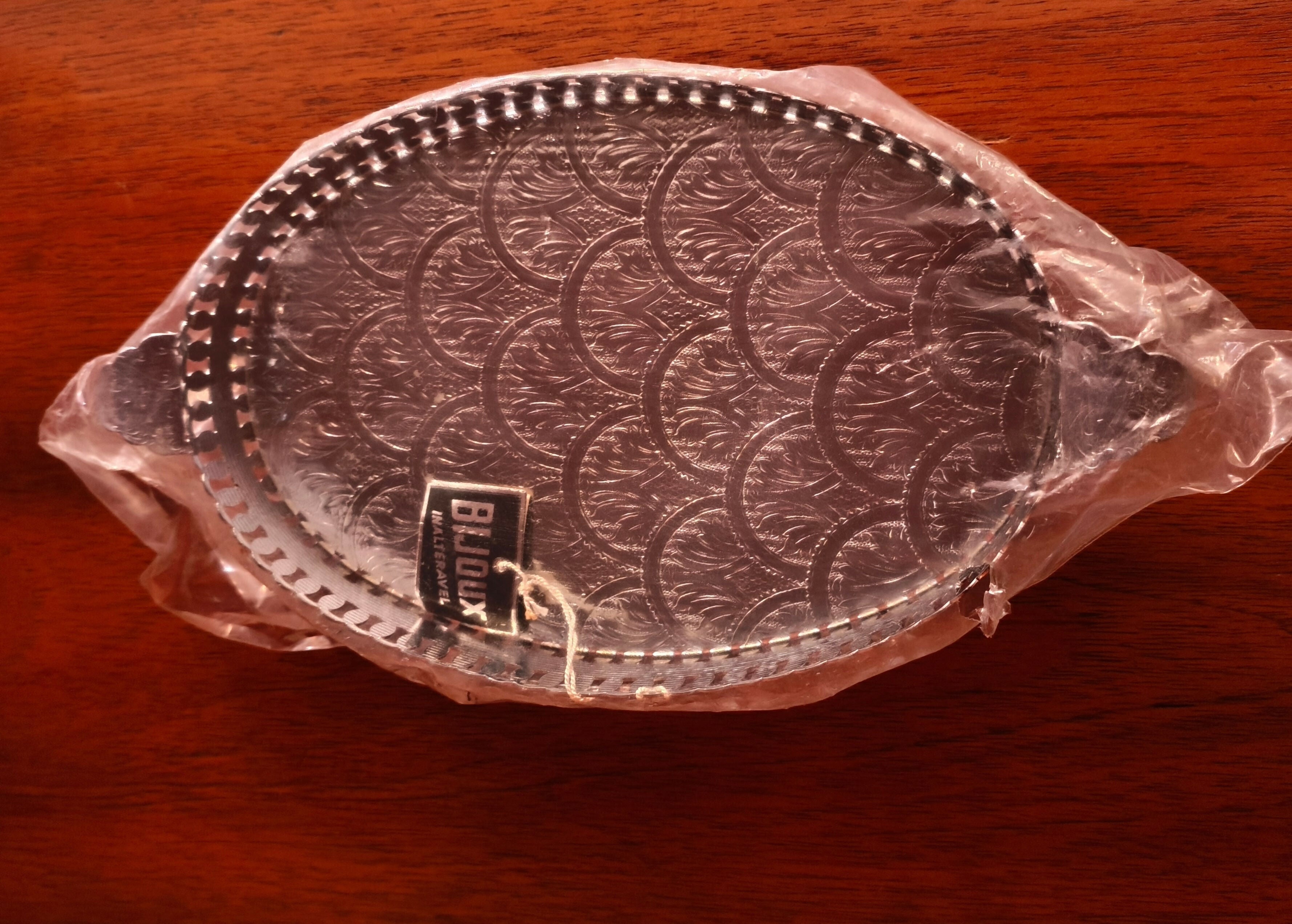 Bandeja marca Bijoux em metal