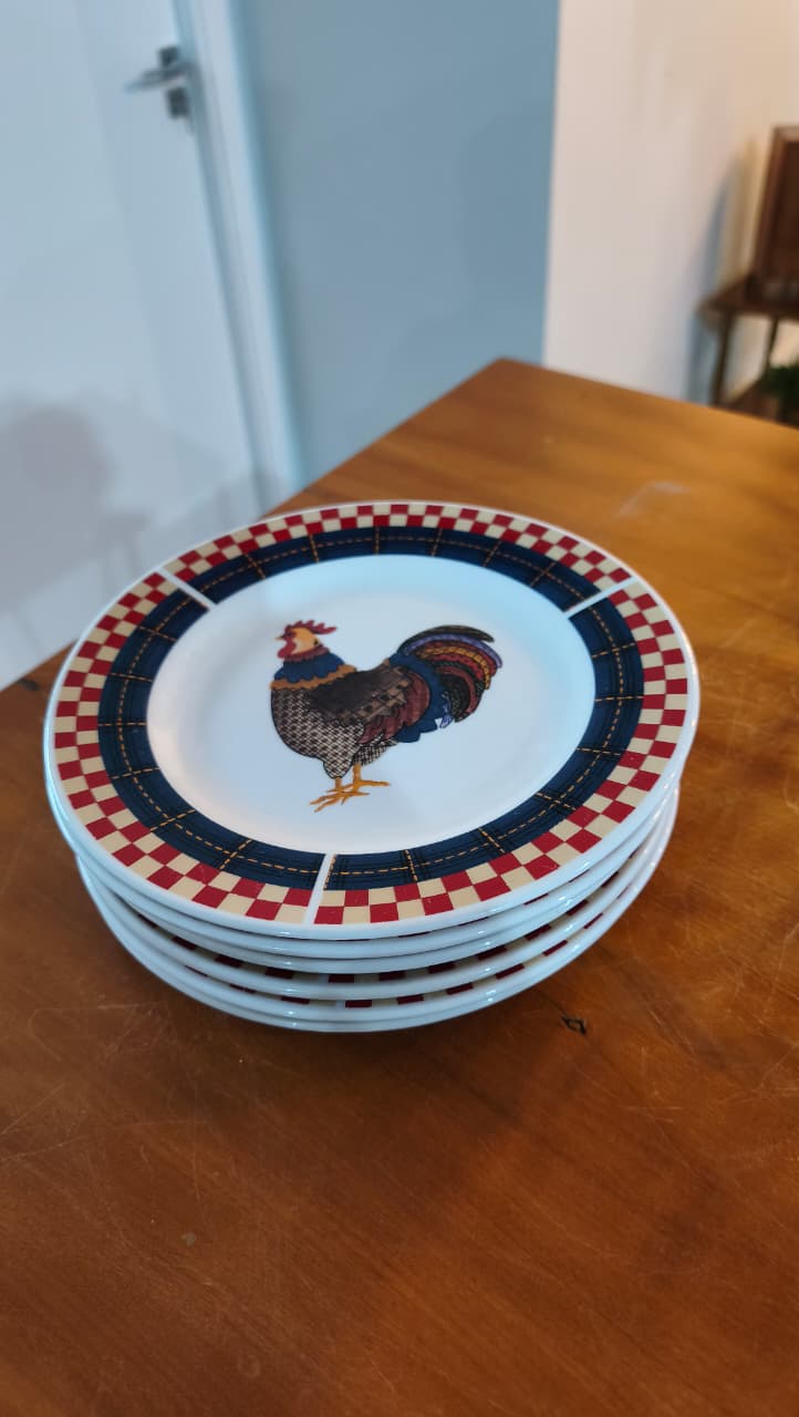 Conjunto de 6 Pratos Majesticware by Oneida – Calico Rooster com ilustração central de Galo | Leslie Beck