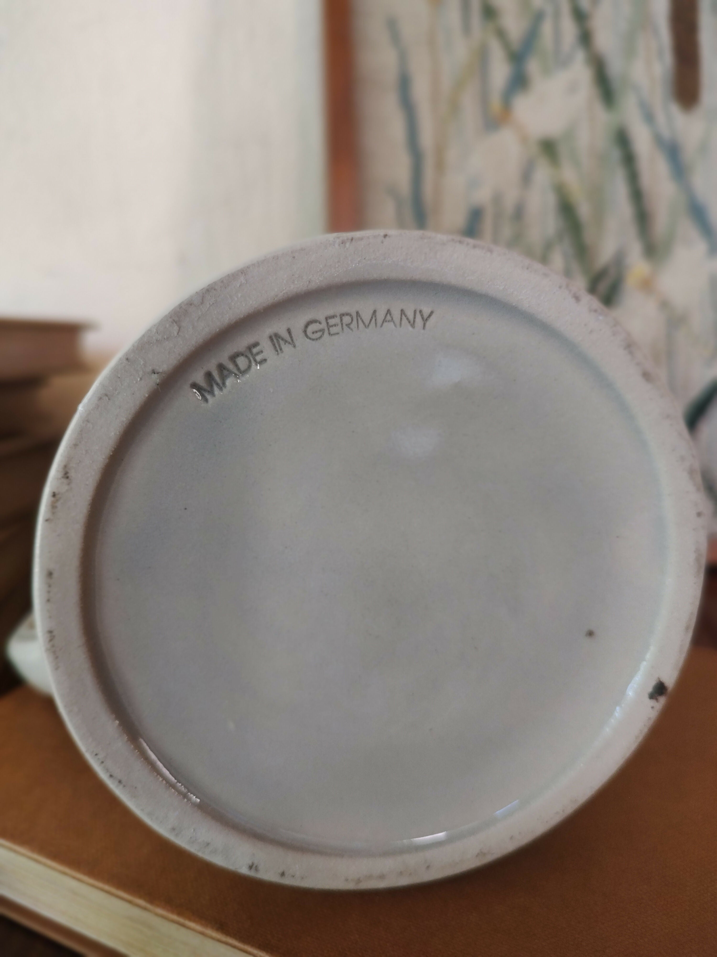 Antiga Caneca Alemã de Chopp em louça com tampa de metal