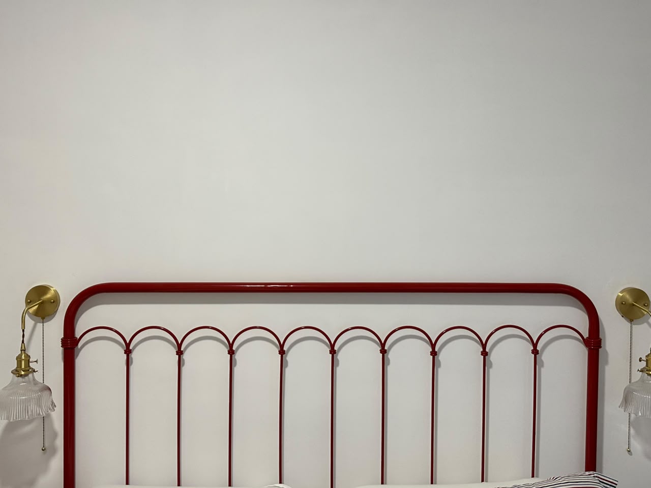 Cama Queen da Ferro Art em Aço Vintage Vermelha