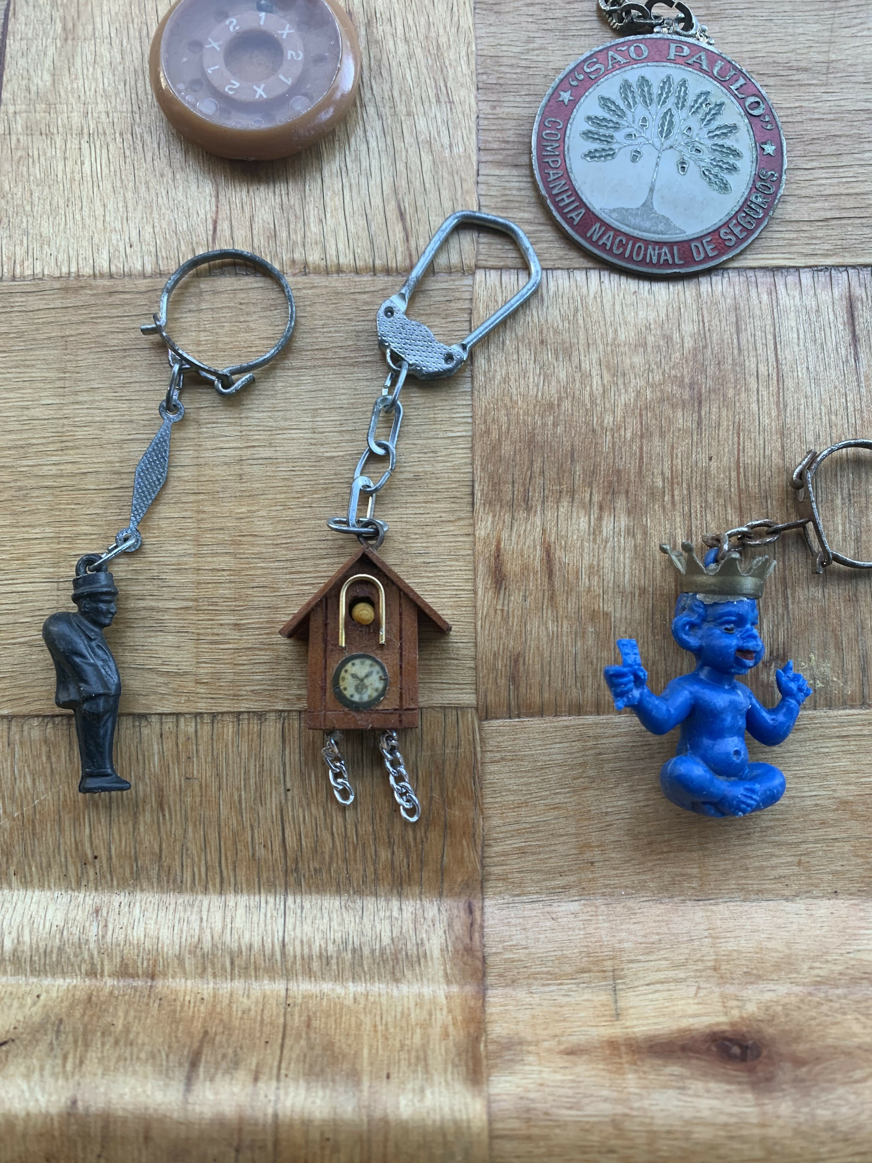 Conjunto de 10 chaveiros antigos