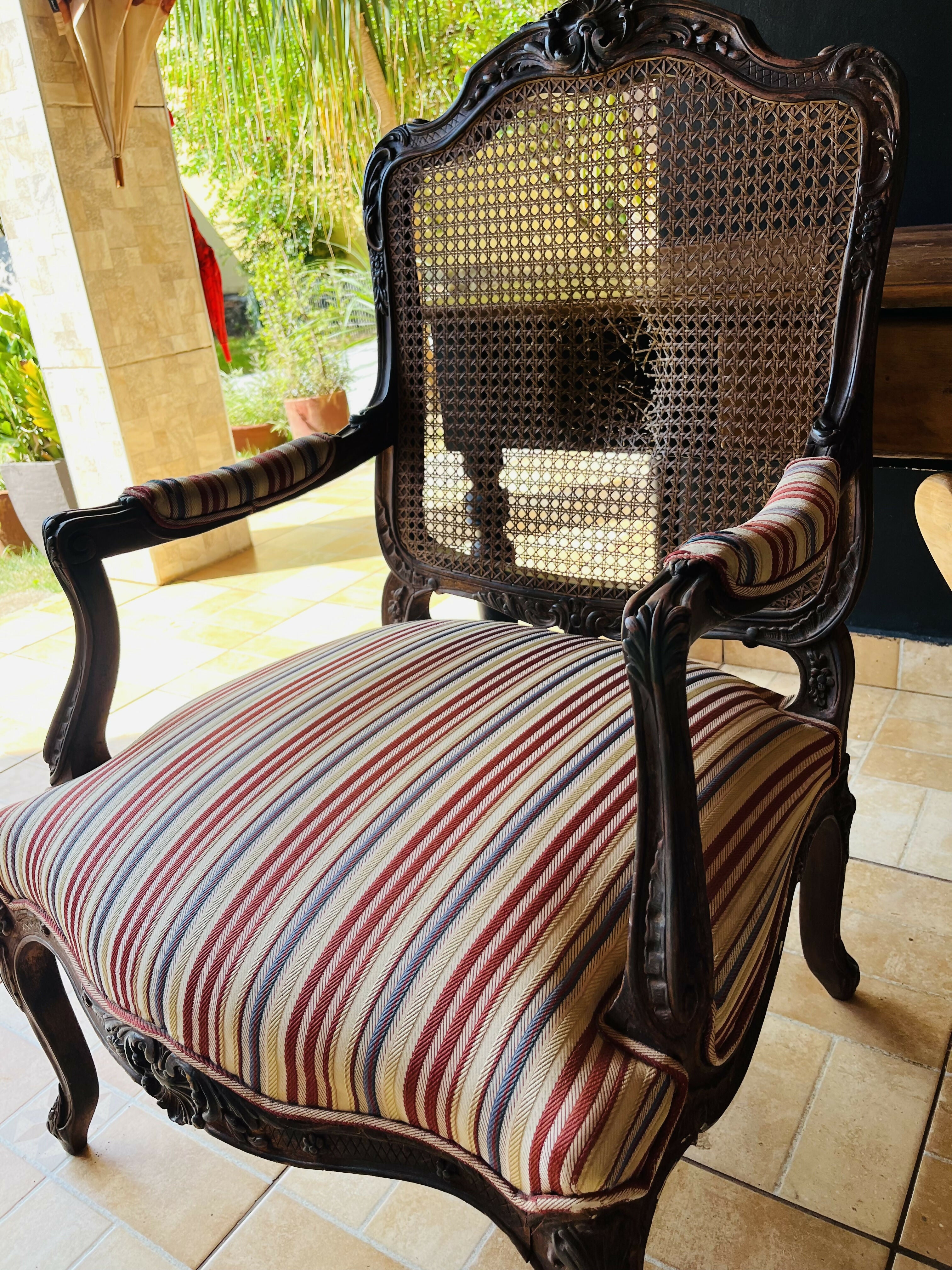 Poltrona Medalhão Luís XV palhinha