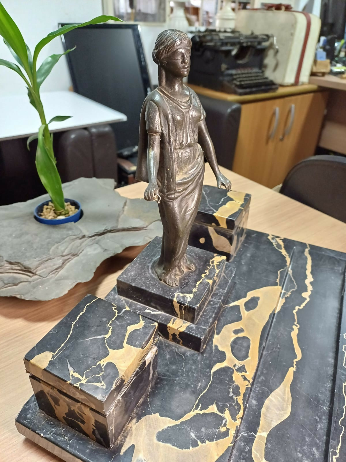 Tinteiro Mármore Portoro e Bronze (1569)